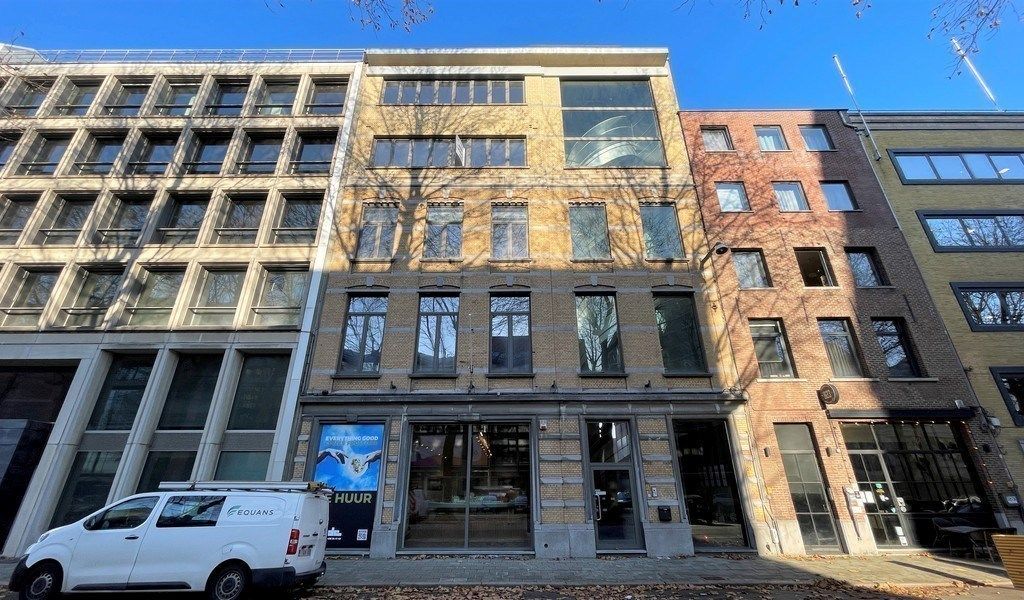 Kantoorruimte te huur vlakbij Het Eilandje in Antwerpen foto {{pictureIndex}}