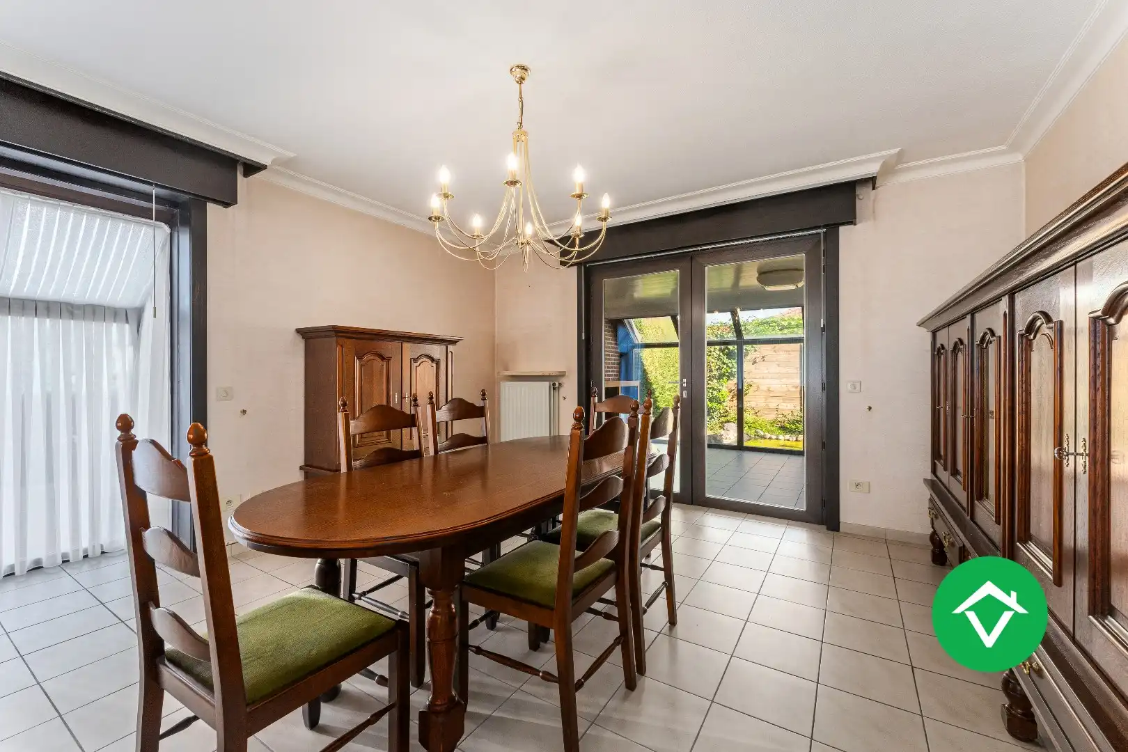 Stevige woning op gunstige ligging met 7 slaapkamers, dubbele garage en tuin te Roeselare foto 5