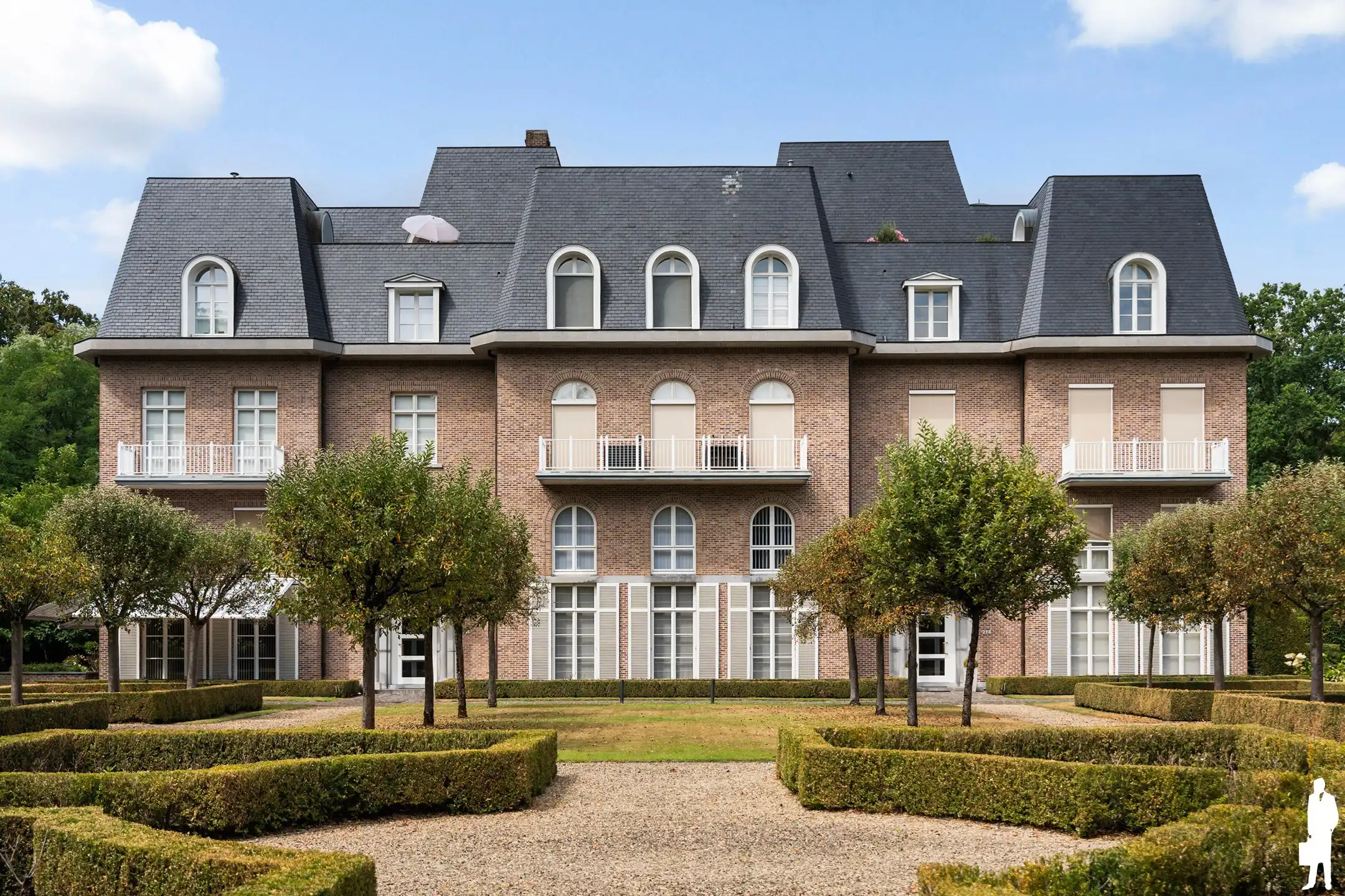 Exclusieve duplex-penthouse van ca. 213 m² in kasteel Blauwhof met 2 terrassen, lift en garagebox foto 2