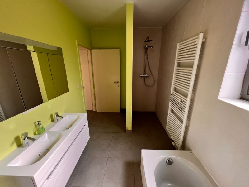 --- NIEUW --- Centraal gelegen, energiezuinige bungalow met 2 slaapkamers foto 13