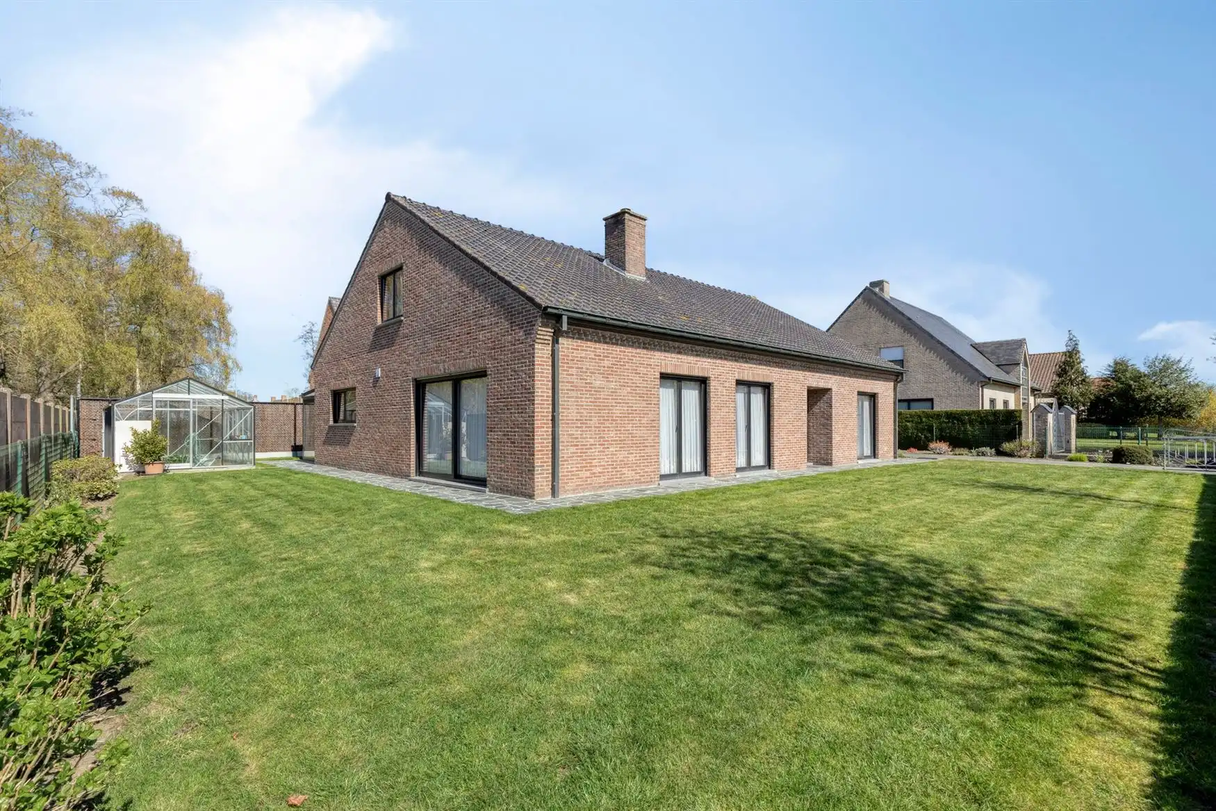 Ruime bungalow op toplocatie foto 3
