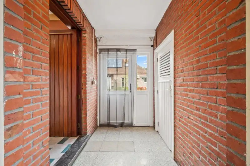 Open bebouwing met 4 slaapkamers. foto 8