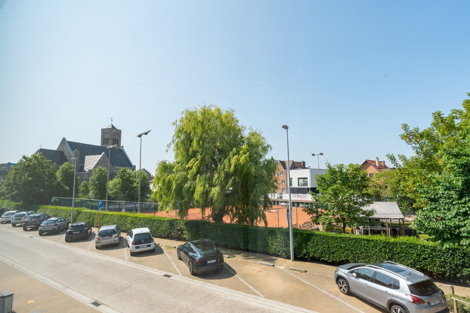 OP TE FRISSEN APPARTEMENT MET 2 SLAAPKAMERS IN MARIAKERKE foto 3