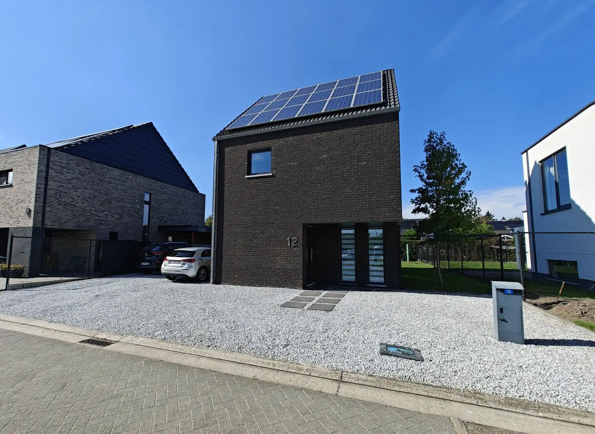 Vrijstaande woning met 4 slaapkamers op een doodlopende straat  foto {{pictureIndex}}