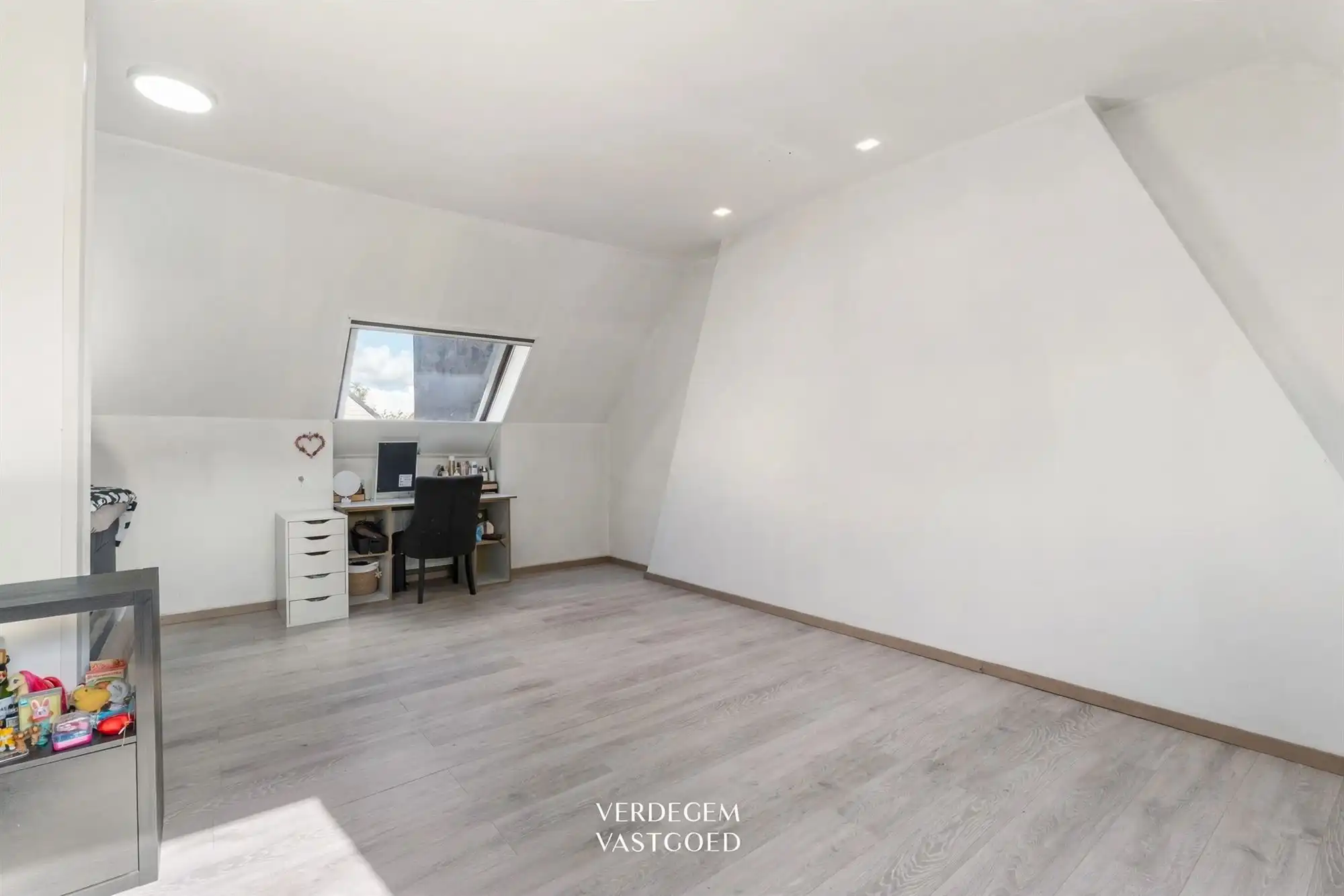 Verzorgde woning met 3 slaapkamers, terras en Bourgoyen als buur foto 15