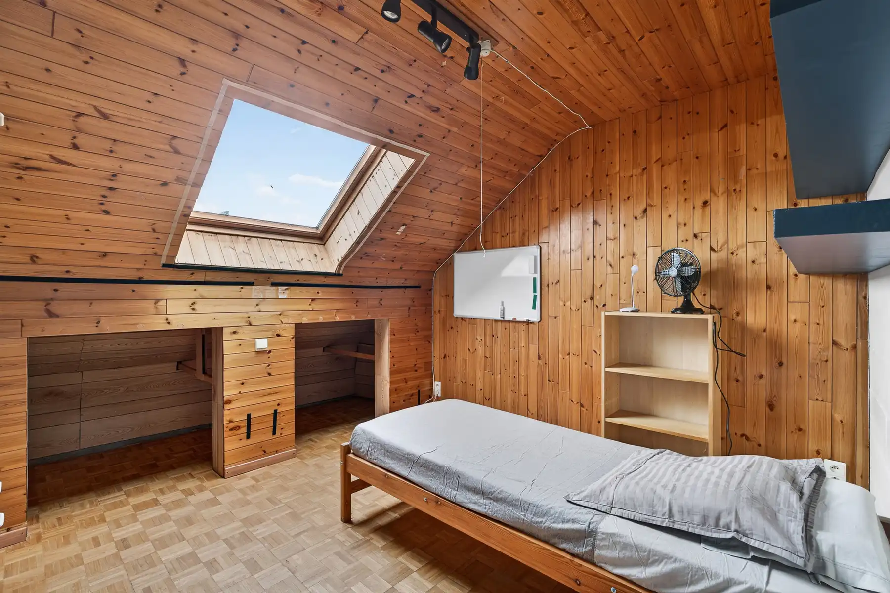 Ruime bel-étage met 4 slaapkamers en groen uitzicht foto 15