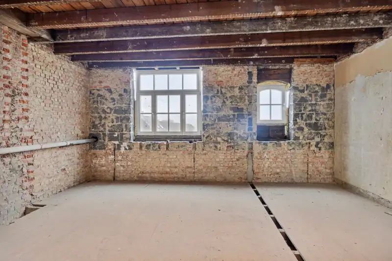 Pand met authentieke gevel op toplocatie – 422 m² renovatiepotentieel foto 7