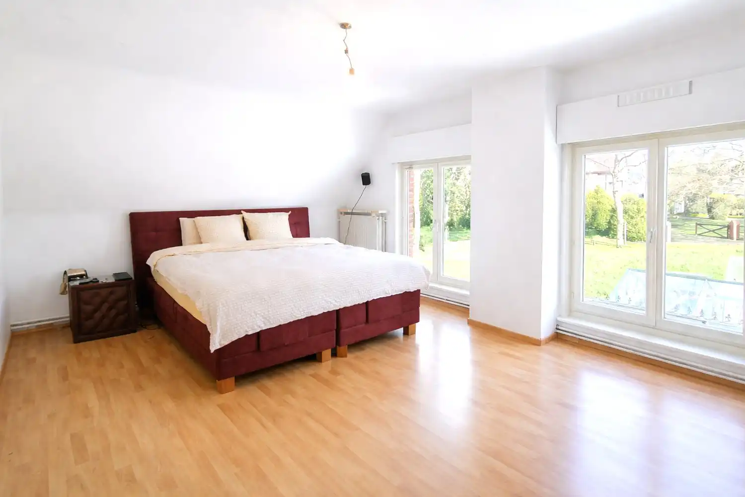 Vrijstaande woning met ruime tuin en dubbele garage op topligging te Maldegem foto 8