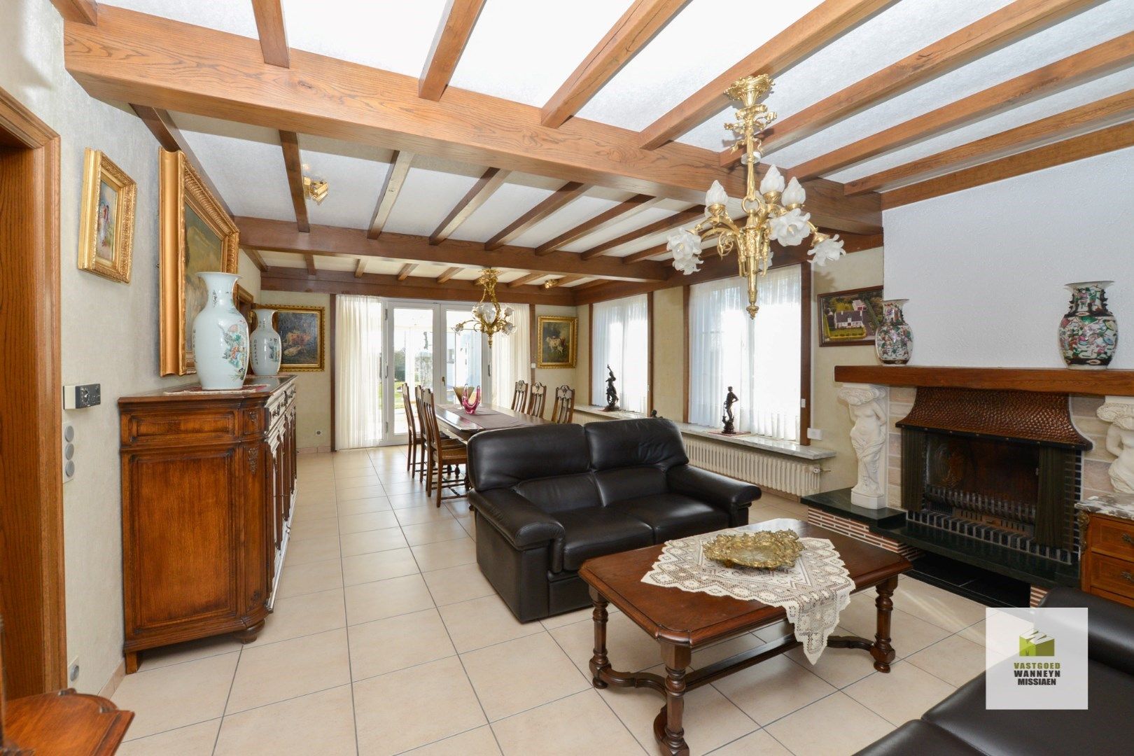 Verzorgde villa met 4slpk, zuidgerichte tuin en garage op 1.360m2 aan de rand van de Lakebossen foto 8