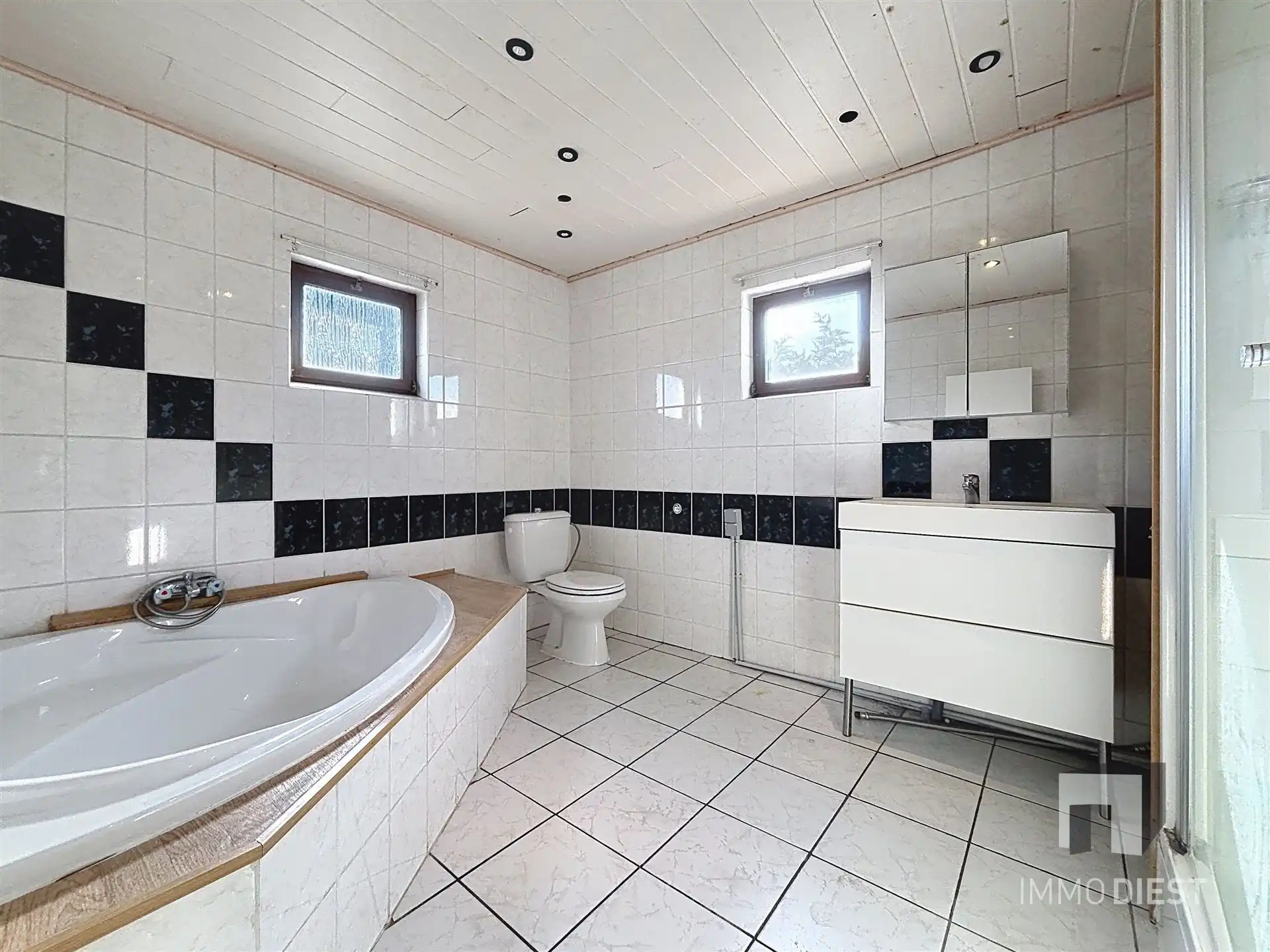 Op te frissen, halfopen bebouwing in het rustige Averbode. foto 12