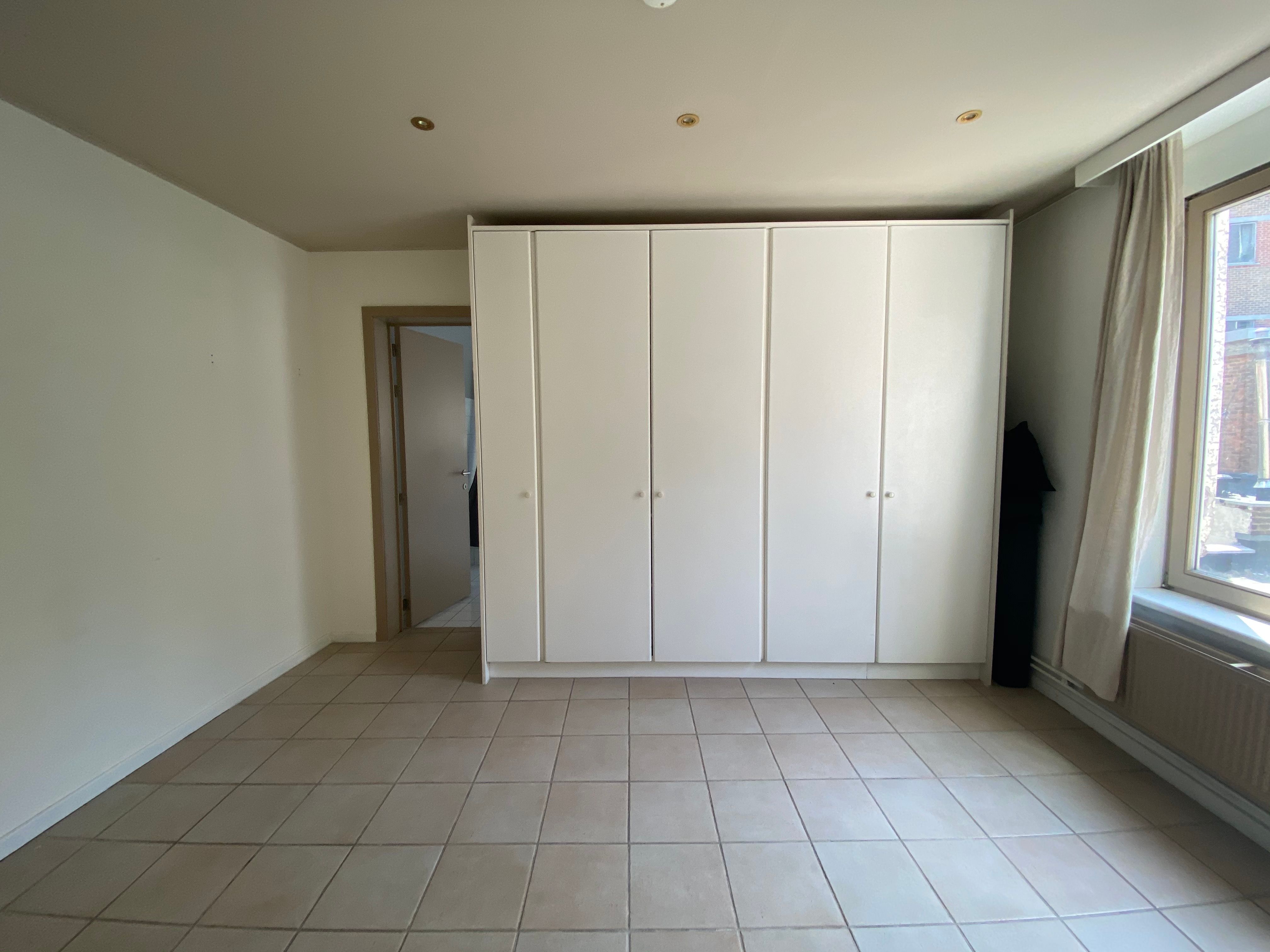 Ruim lichtrijk appartement foto 5