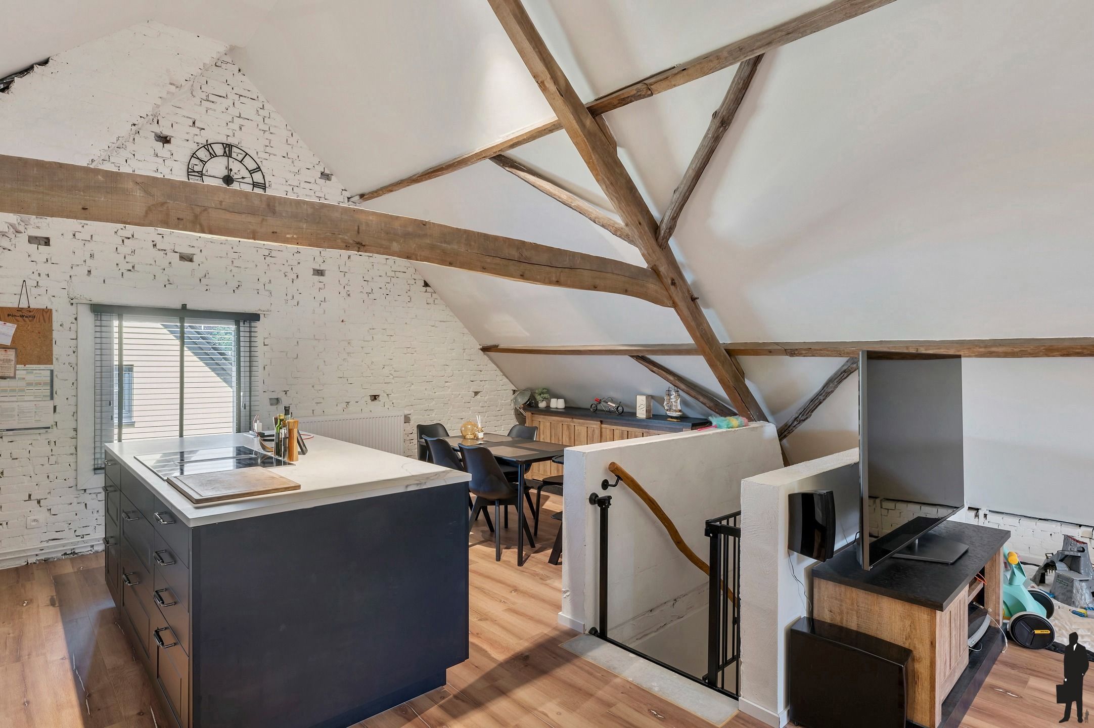 Gerenoveerd opbrengsteigendom: handelsruimte, duplex, studio foto 15