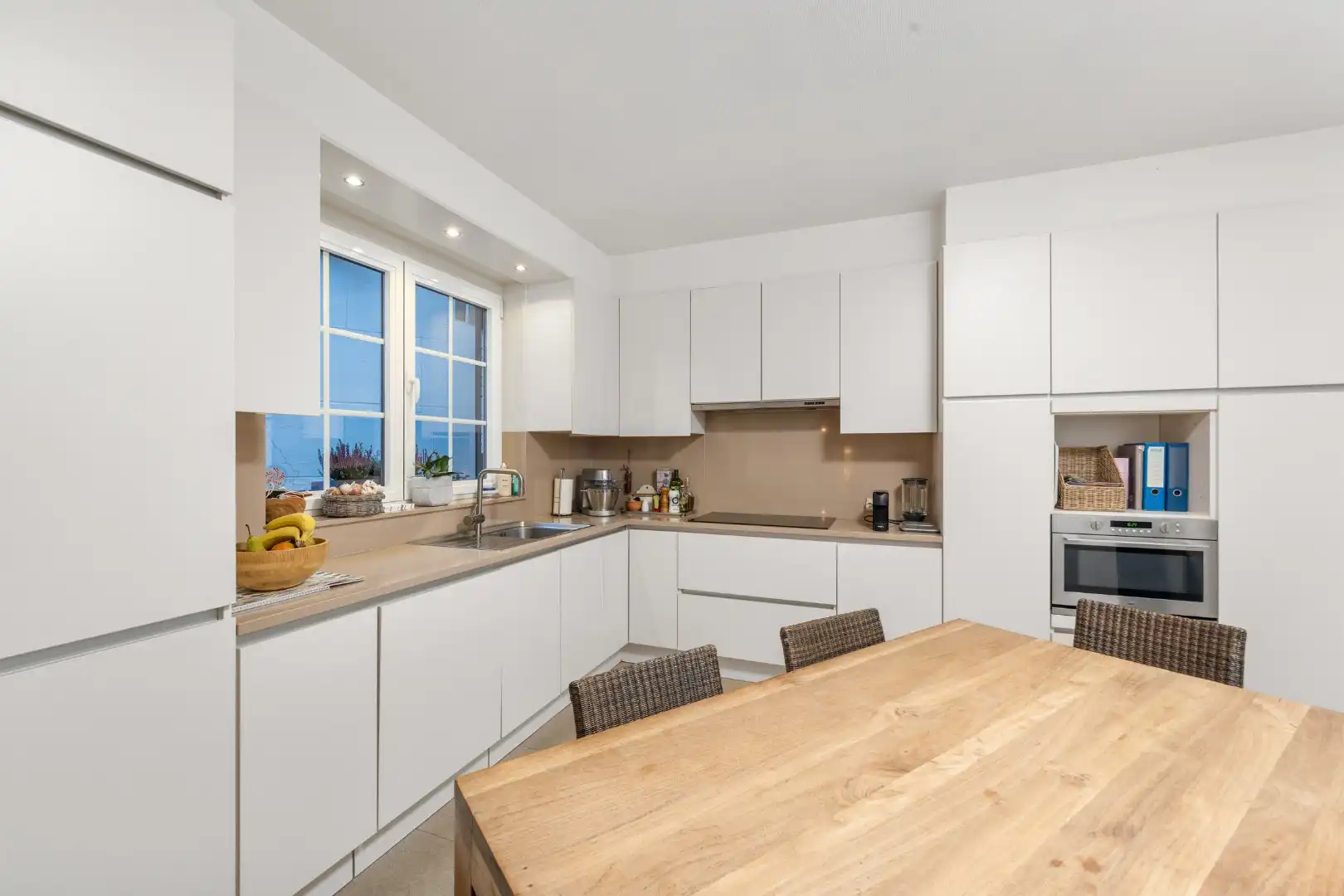 Unieke woning met handelsruimte, kantoor, 7 slpks & 200 m² atelier/magazijn – ideaal voor vrije beroepers foto 8