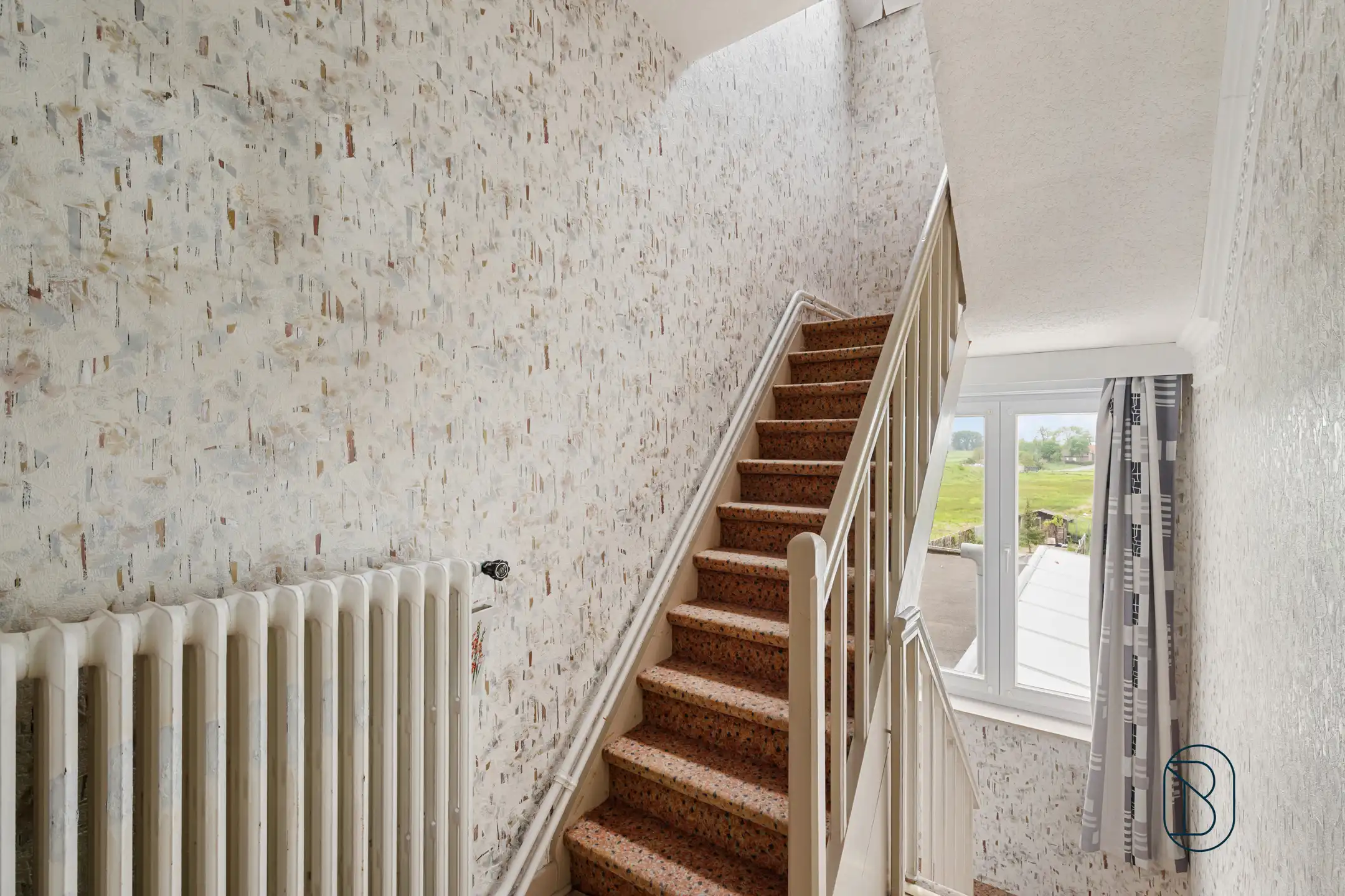 Te renoveren rijwoning met veel potentieel foto 10