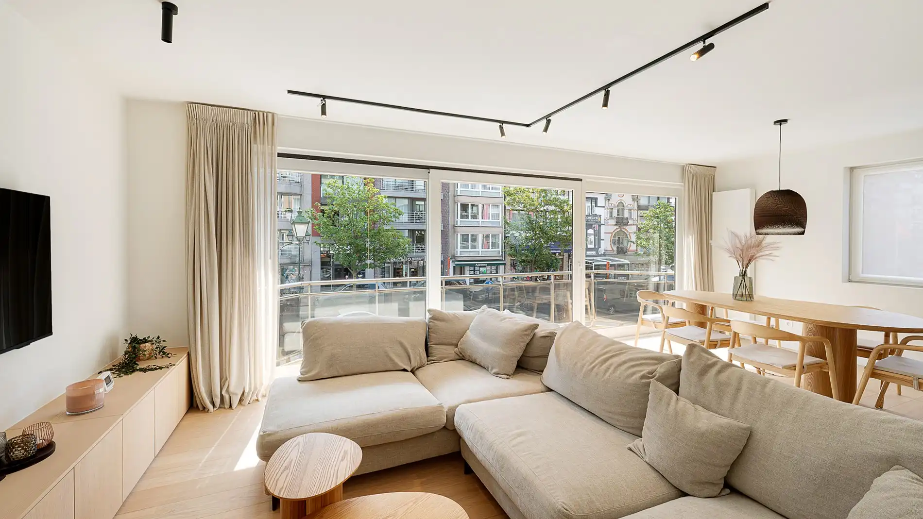 Gerenoveerd hoekappartement met 3 ruime slpks.  foto 3