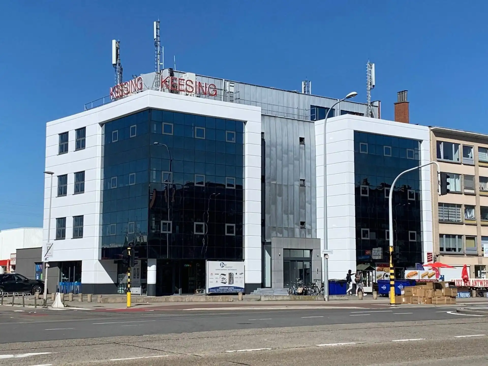 Moderne en strategisch gelegen kantoorruimte in Deurne foto {{pictureIndex}}