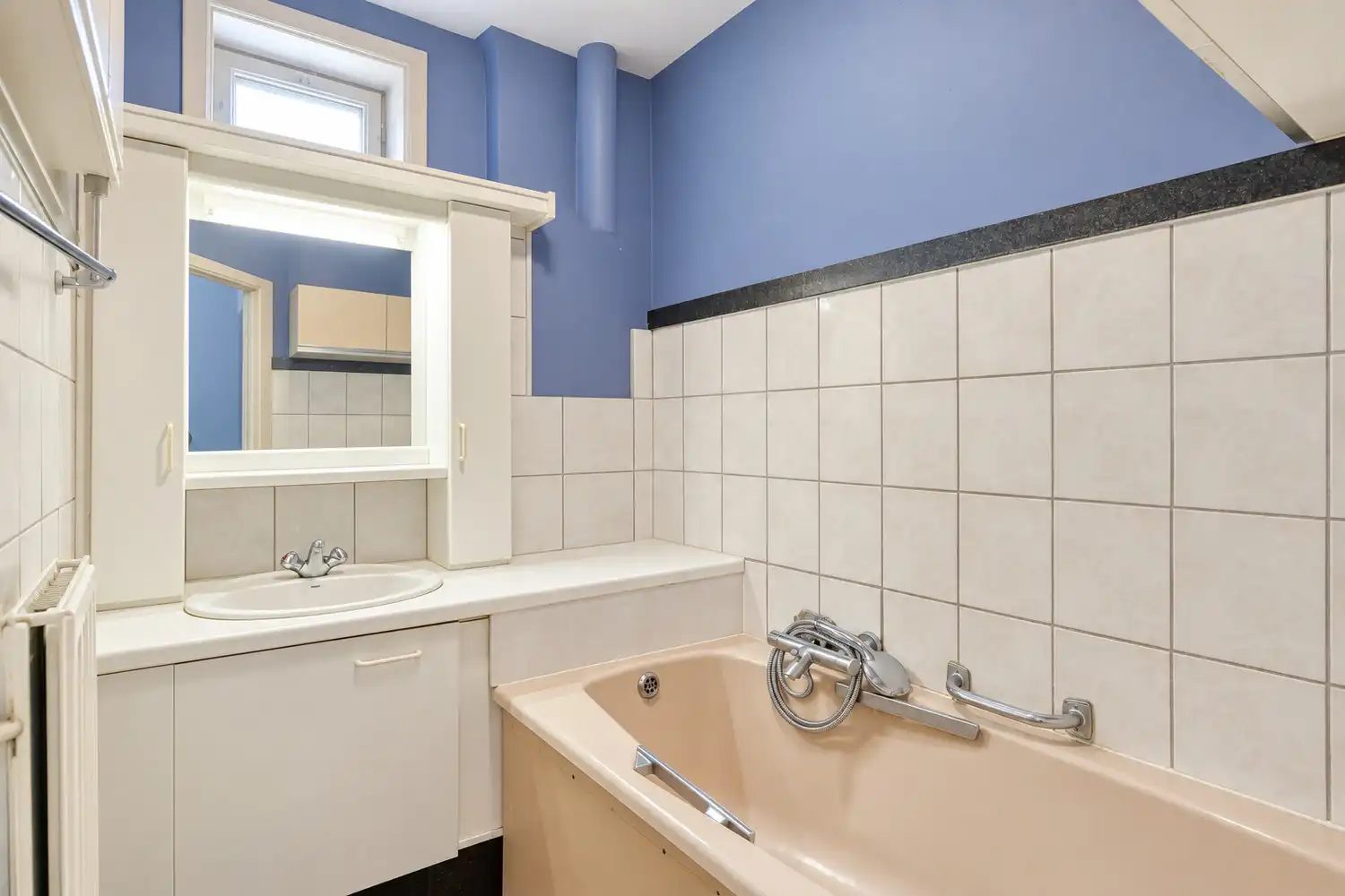 RUIME EN GERENOVEERDE WONING MET 4 SLAAPKAMERS EN WESTGERICHTE TUIN TE HALEN! foto 19