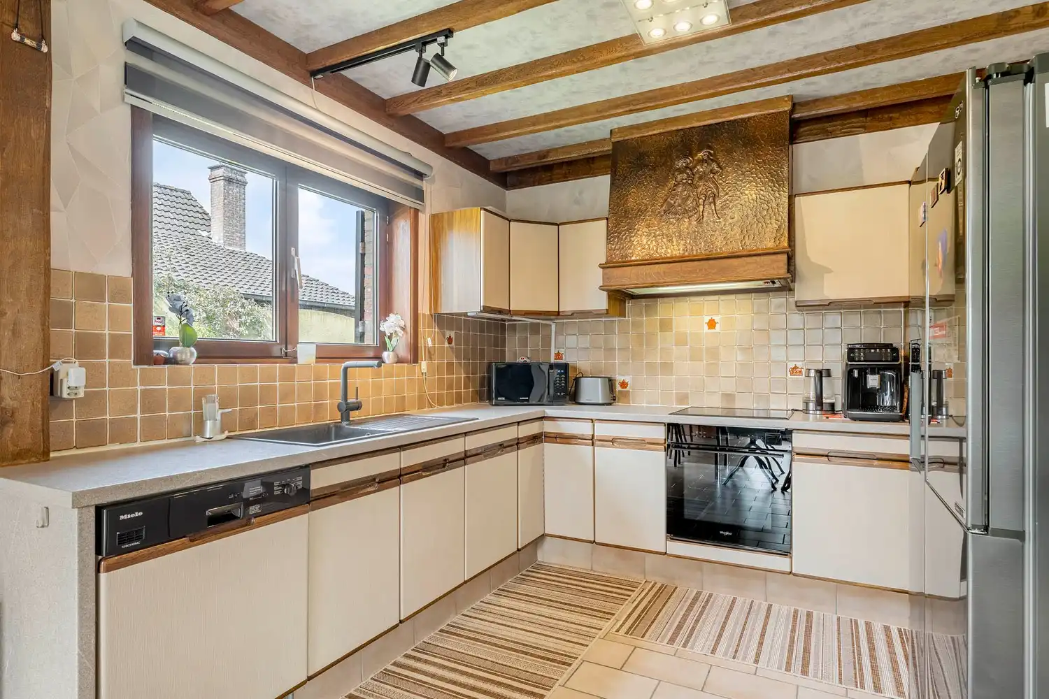 Ruime gezinswoning met 5 slaapkamers en 2 badkamers op een rustige, groene locatie te Rotselaar foto 8