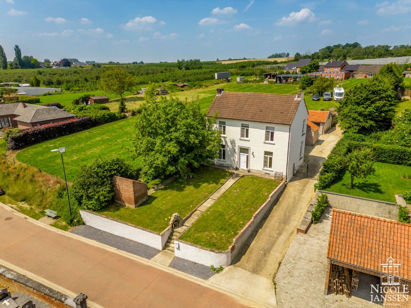 Hoofdfoto van de publicatie: Statige woning op een aangename en rustige locatie