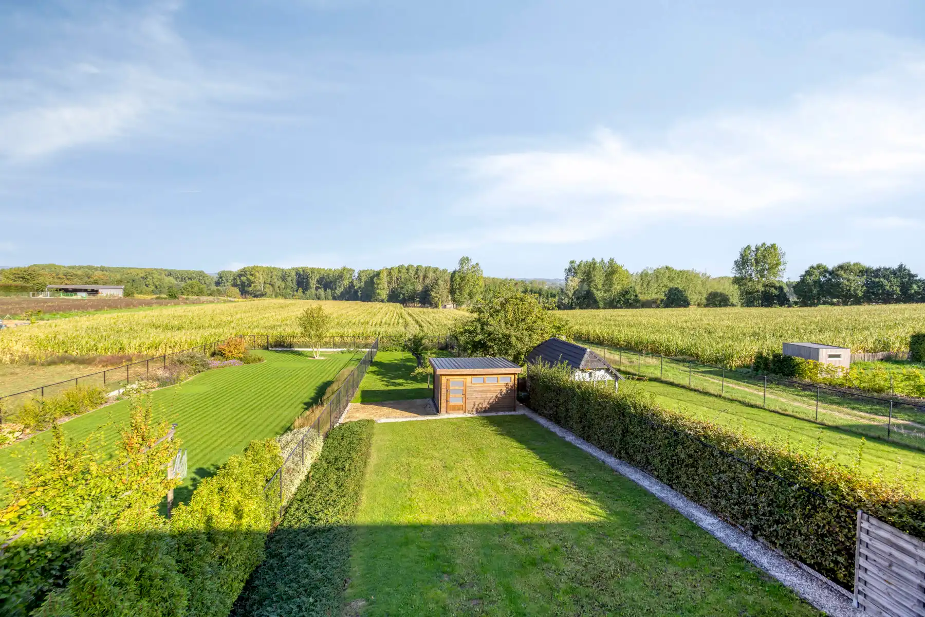 Recente 3-gevelwoning op topligging foto 2