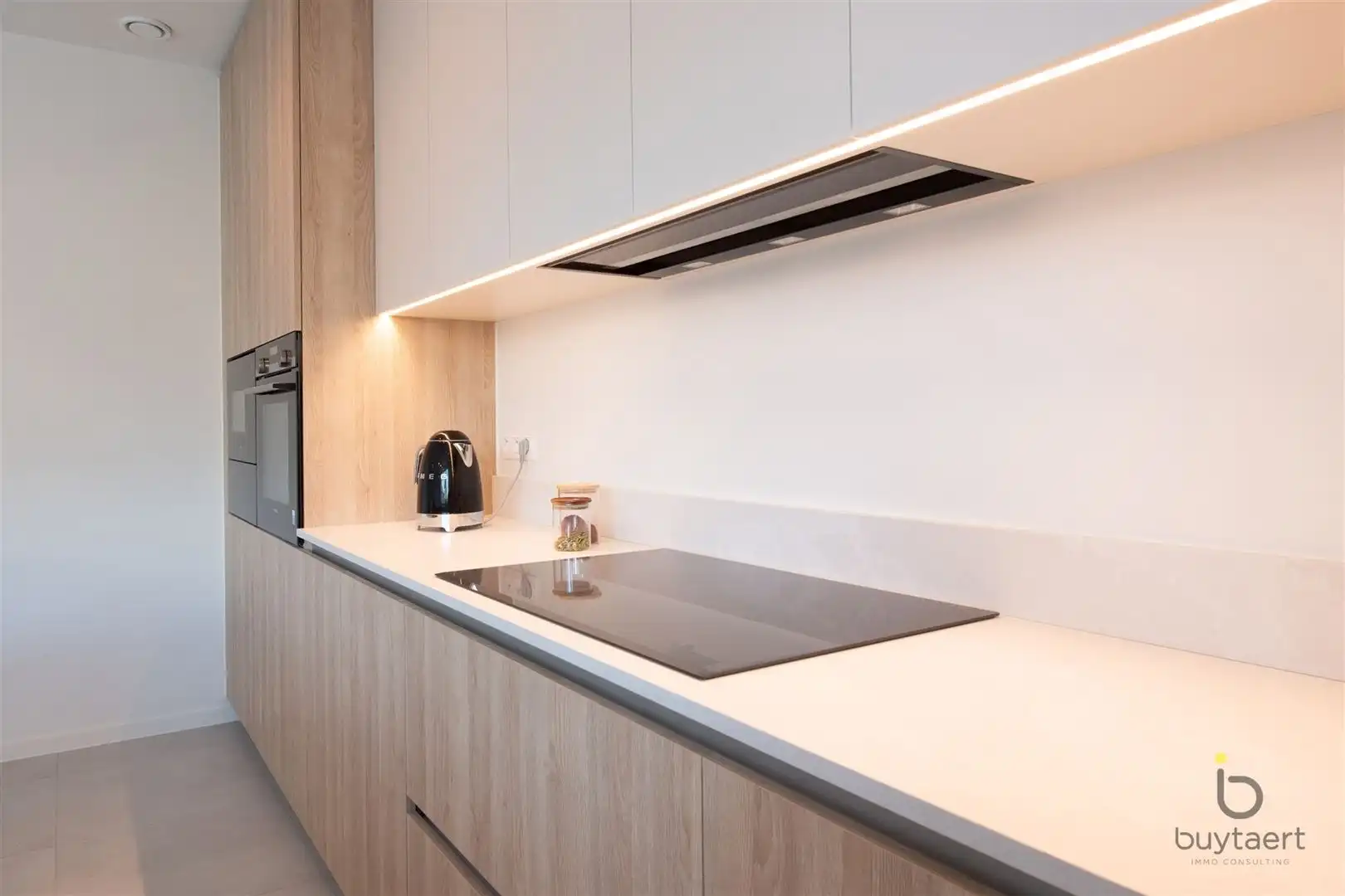 Nieuwbouw gelijkvloers appartement met twee slaapkamers, een tuin en een garage. foto 8