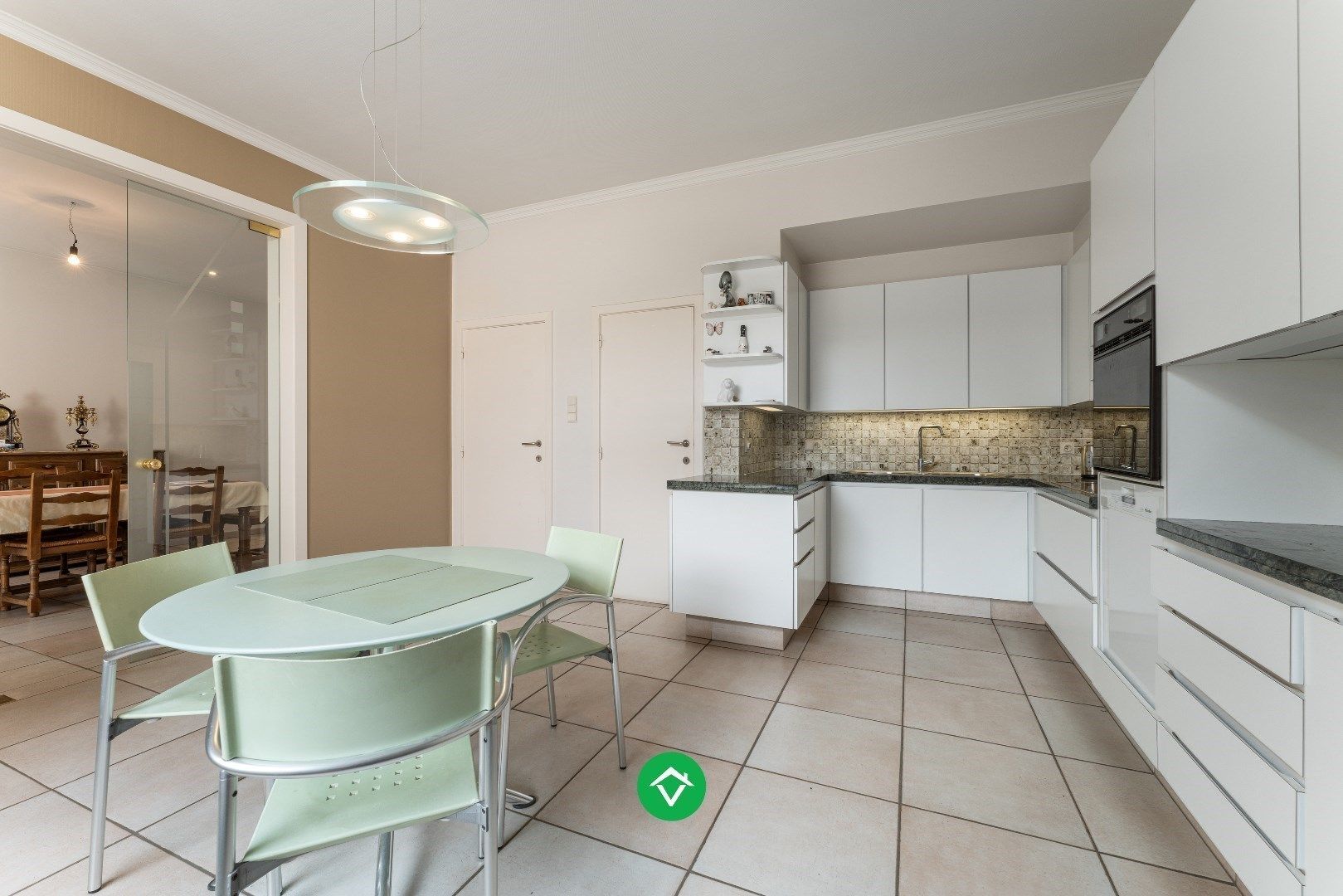 Ruime woning met 7 slaapkamers en loods (320m²) in centrum Roeselare foto 9