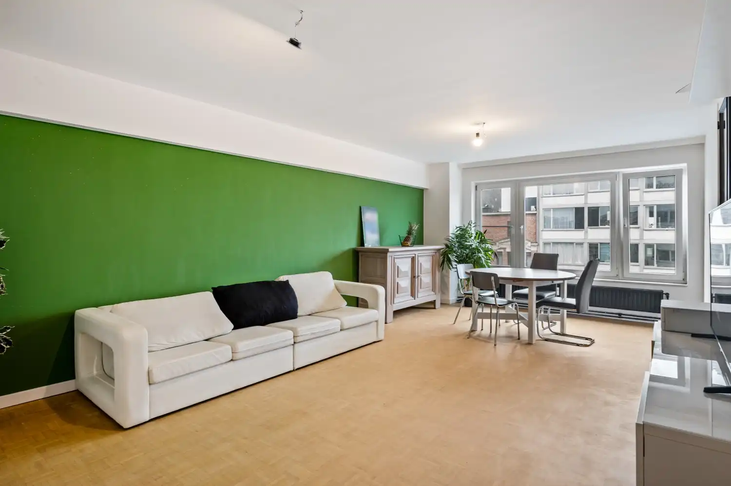 Gerenoveerd appartement met 2 slaapkamers en staanplaatsen te Antwerpen! foto 6