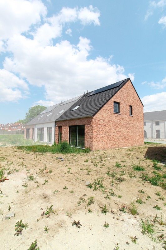 Laatste instapklare nieuwbouwwoning te Wevelgem foto 2