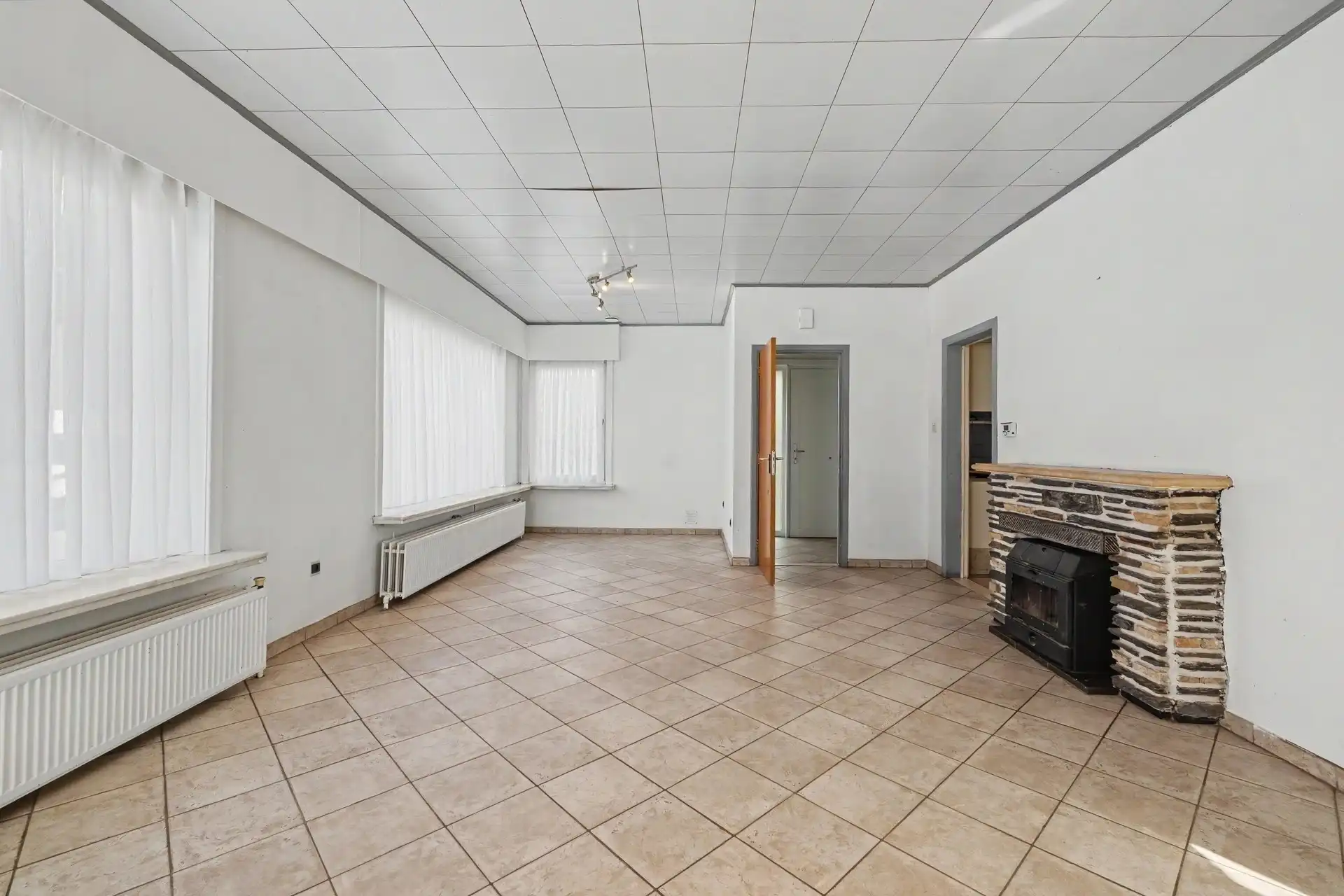 Uitstekend gelegen open bebouwing type bungalow met prachtig uitzicht foto 4