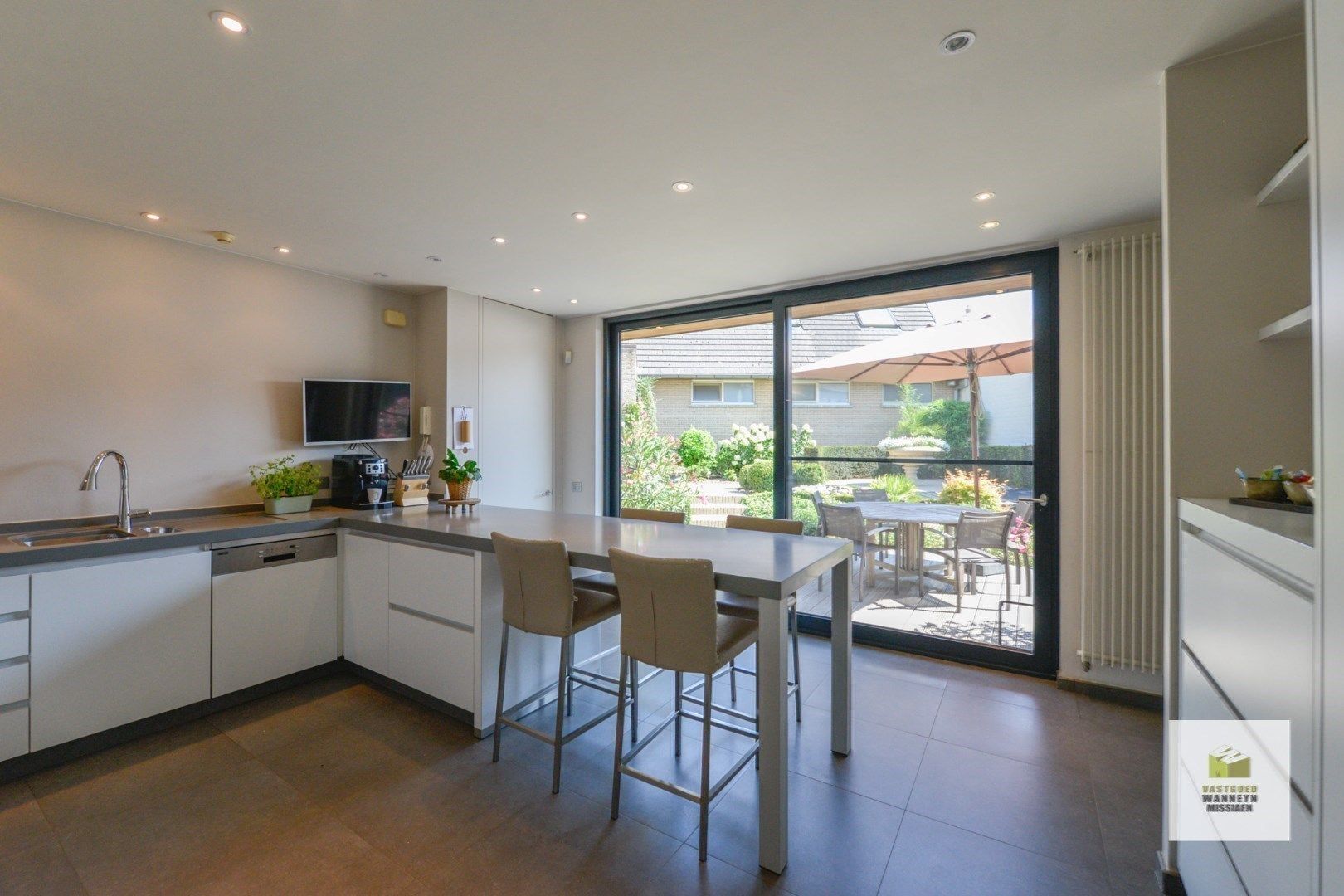Unieke investeringskans te centrum Zwevezele: woningen met praktijkruimtes en appartement foto 10