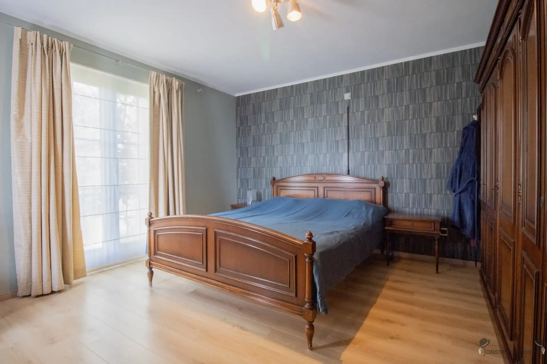 Ruime woning met min. 3 slaapkamers, polyvalente zolderruimte van 60 m² en zwembad foto 10