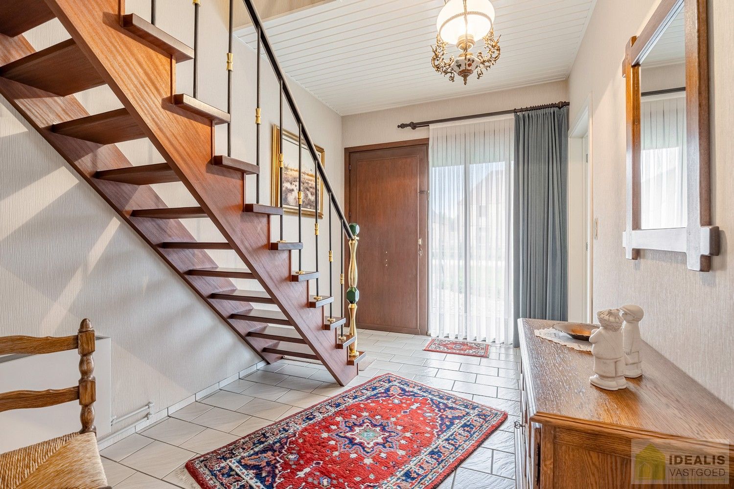 IDEALIS VASTGOED - INSTAPKLARE GEZINSWONING OP EEN RUSTIG PERCEEL VAN 6A 14CA MET 3 KNAPPE SLAAPKAMERS foto 3