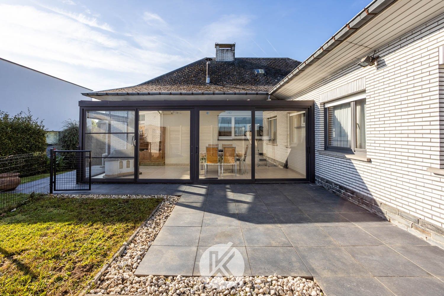 Robuuste, tijdloze villa met veel potentieel foto 24