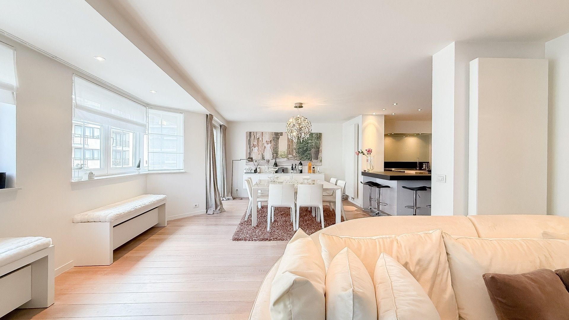 Ruim appartement van 163m² met 11 m² façade in de Dumortierlaan. foto 4