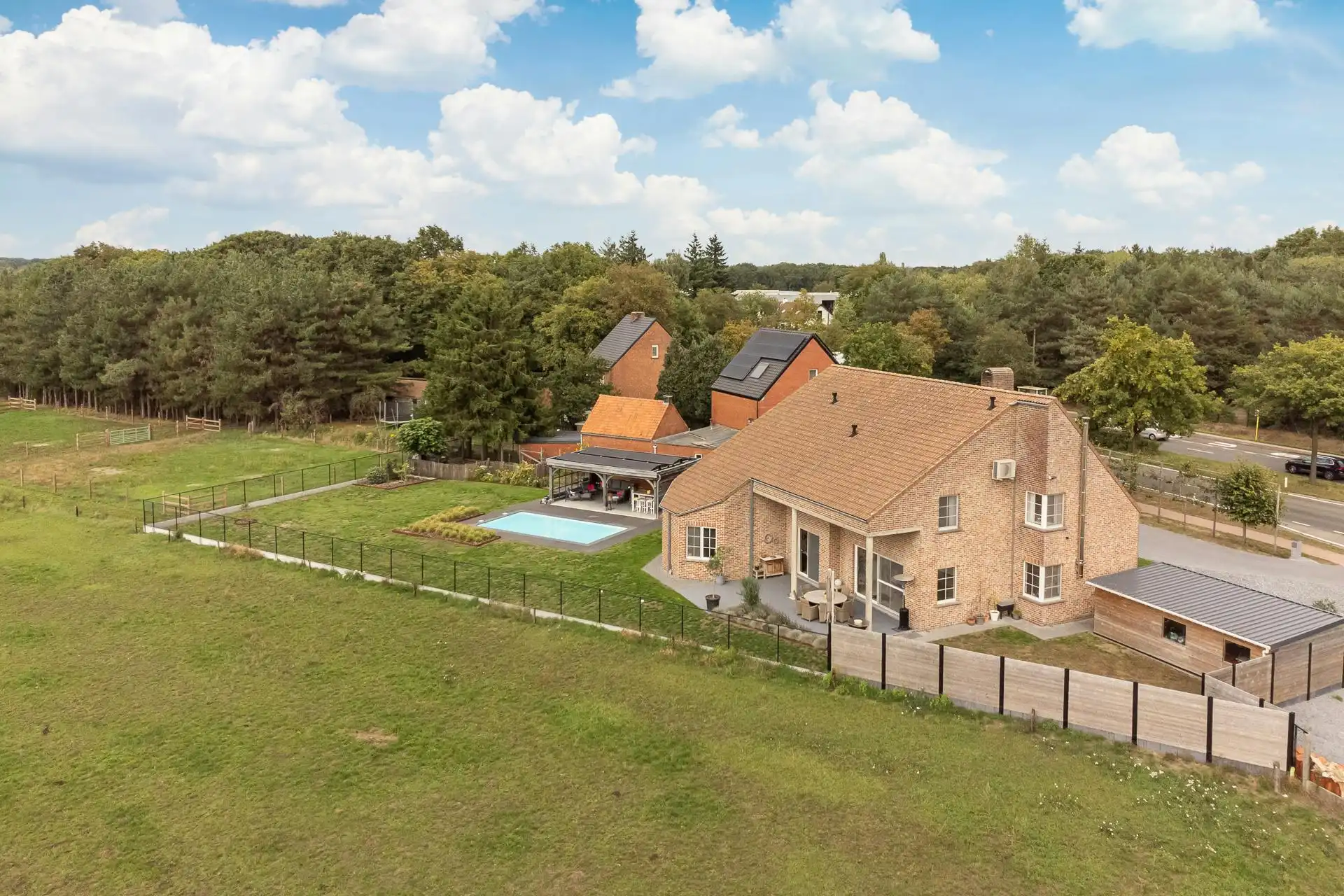 gerenoveerd huis met zwembad op 17 are te koop in Kasterlee foto 3