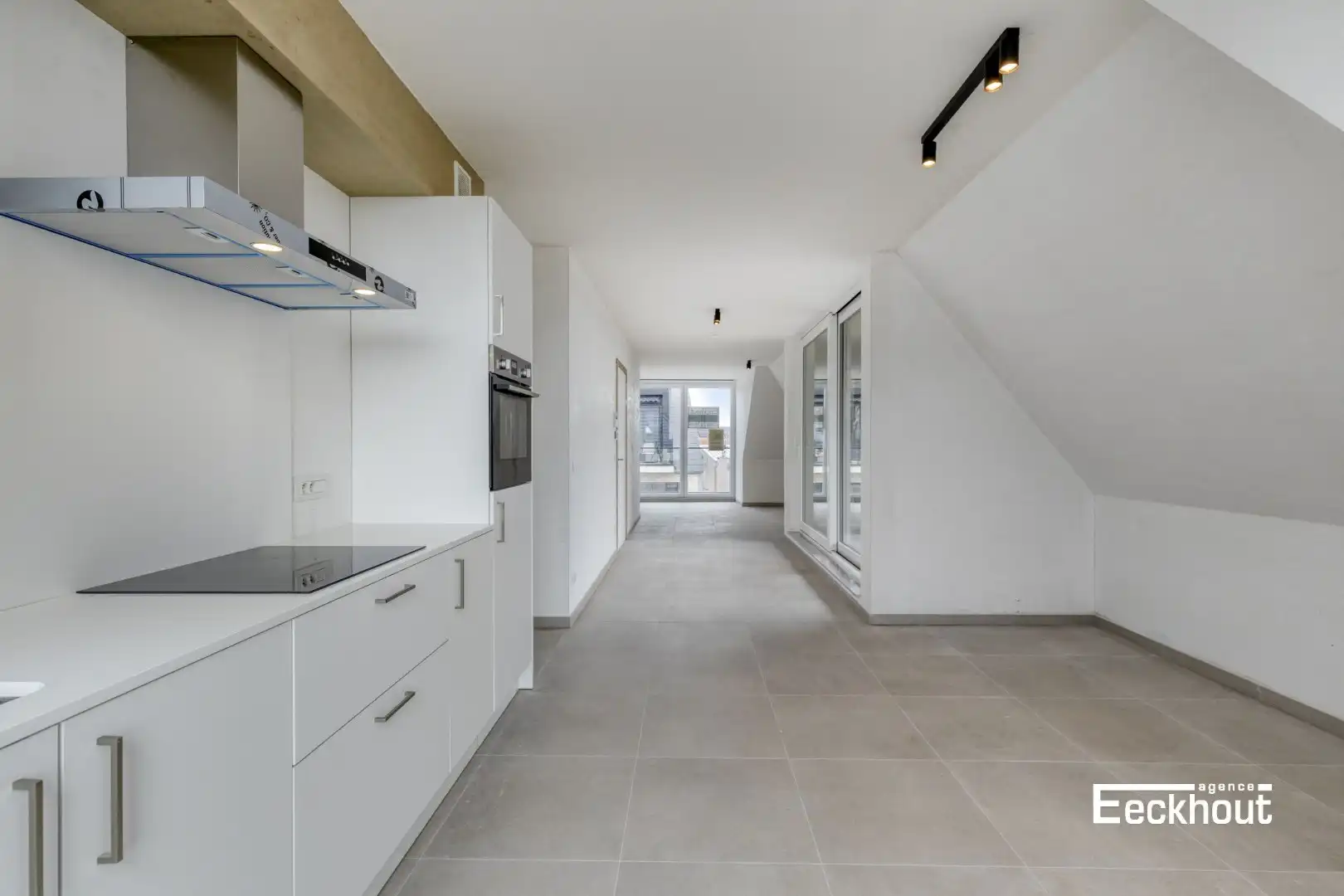 Lichtrijk dakappartement met zonnig terras te Bredene-Dorp! foto 2