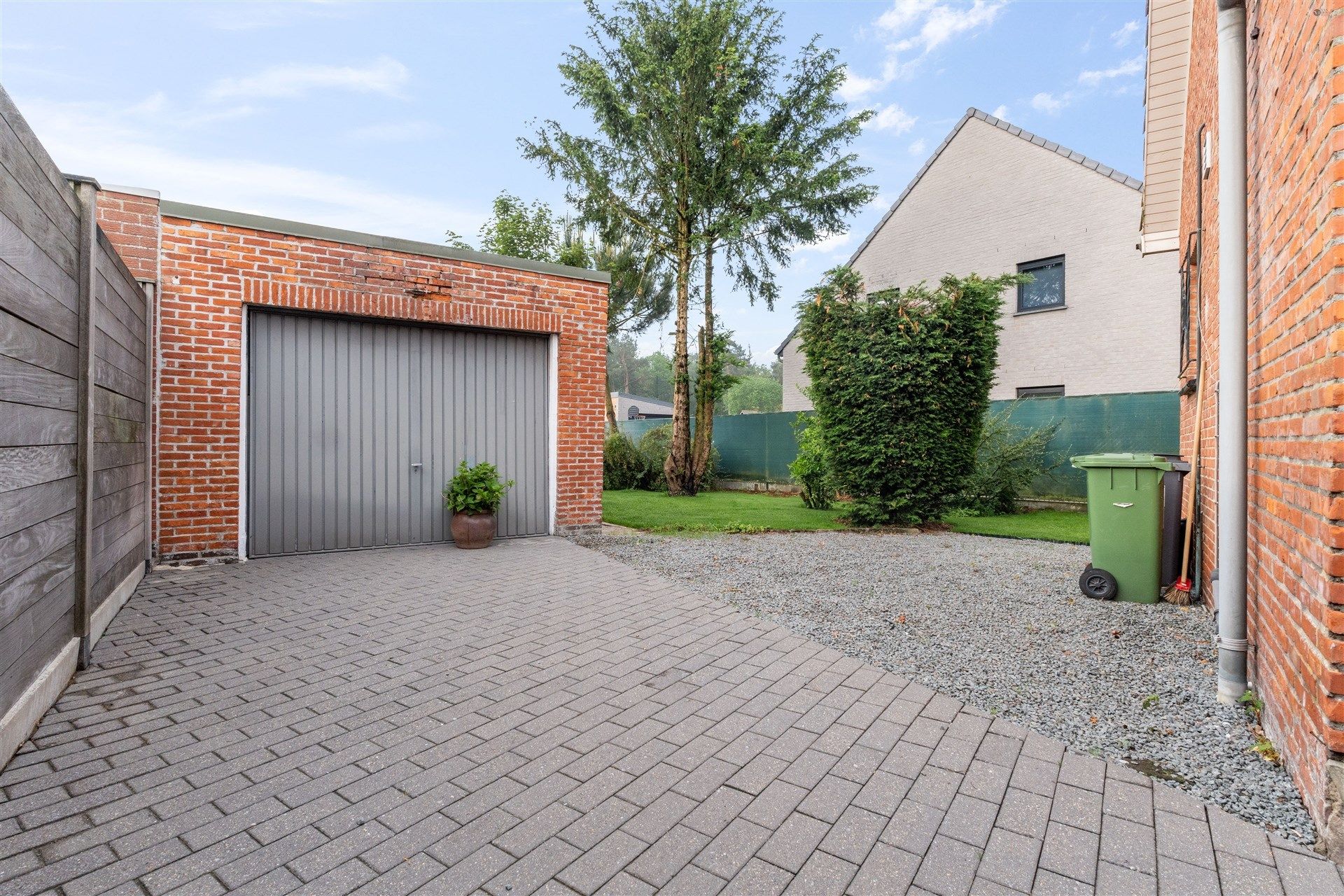 degelijke open bebouwing op 827m² grond foto 3