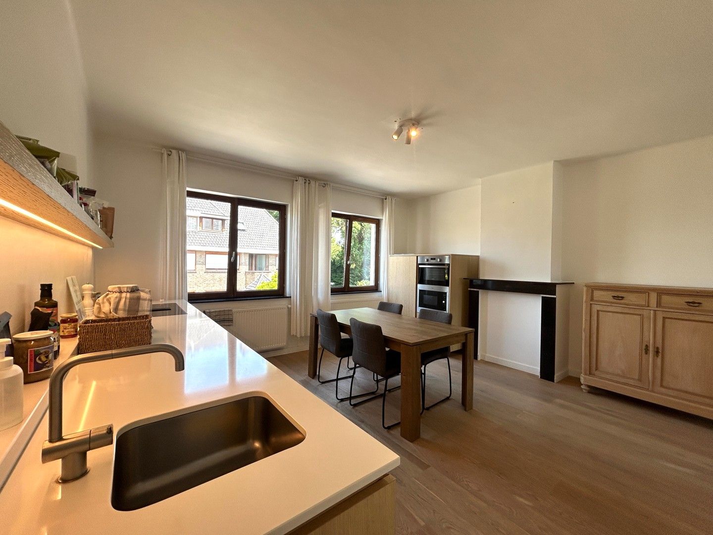 Instapklare woning met commerciële ruimte, tuin & garage te centrum Tielt! foto 14