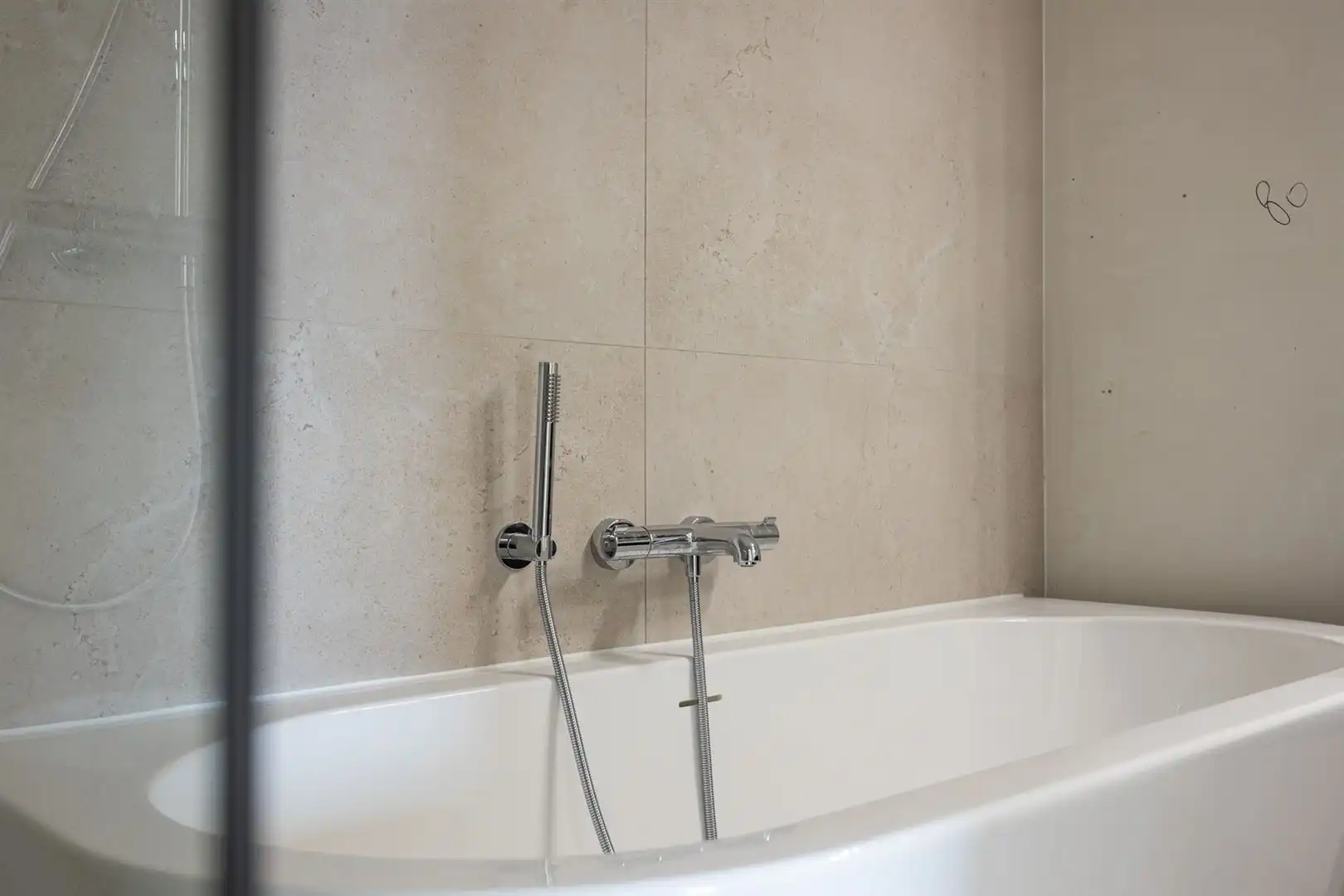 Duurzame, halfopen nieuwbouwbouwing op zuidwest perceel.  foto 24