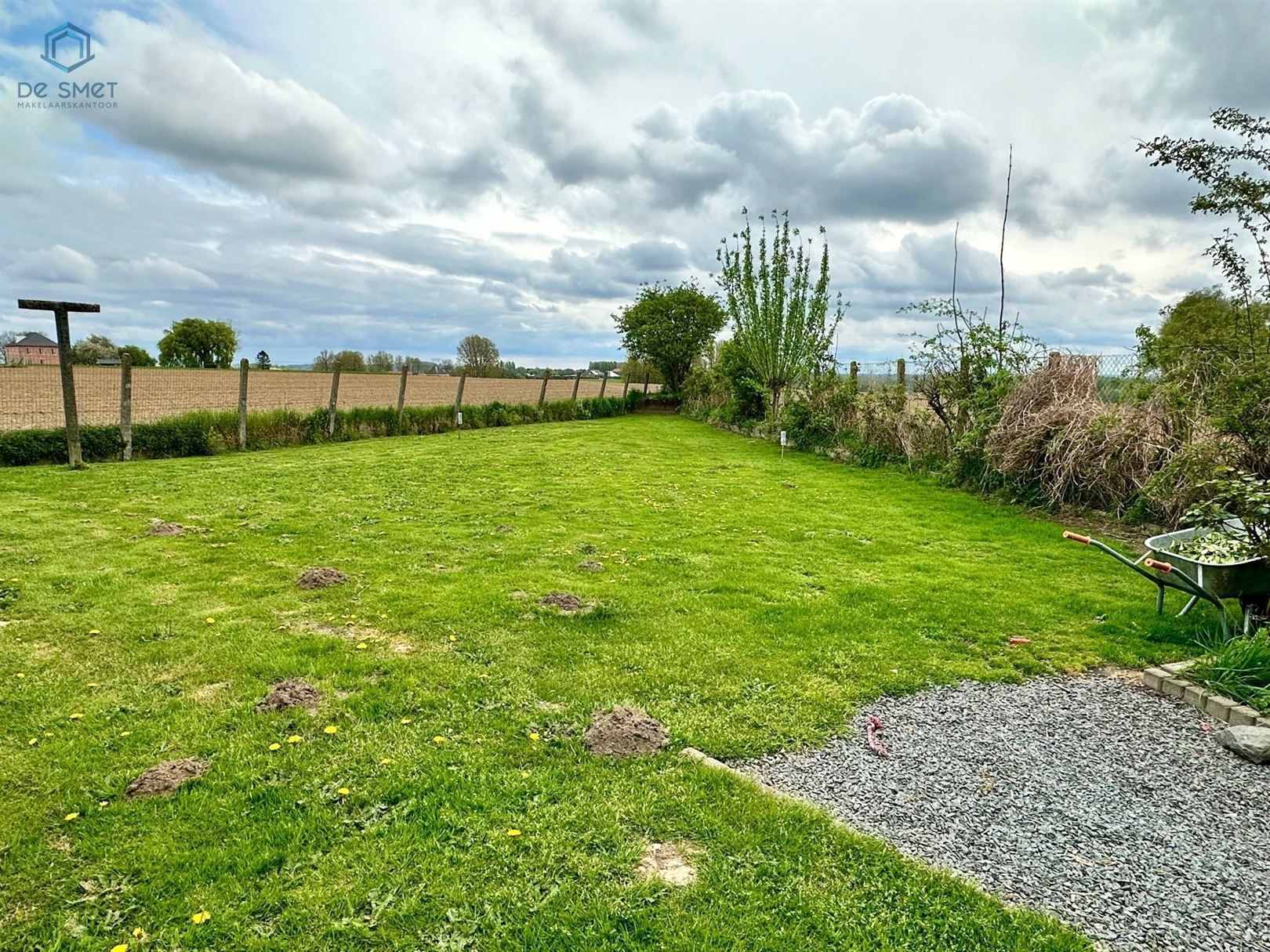 RUIME HALFOPEN BEBOUWING MET GARAGE EN TUIN foto 19