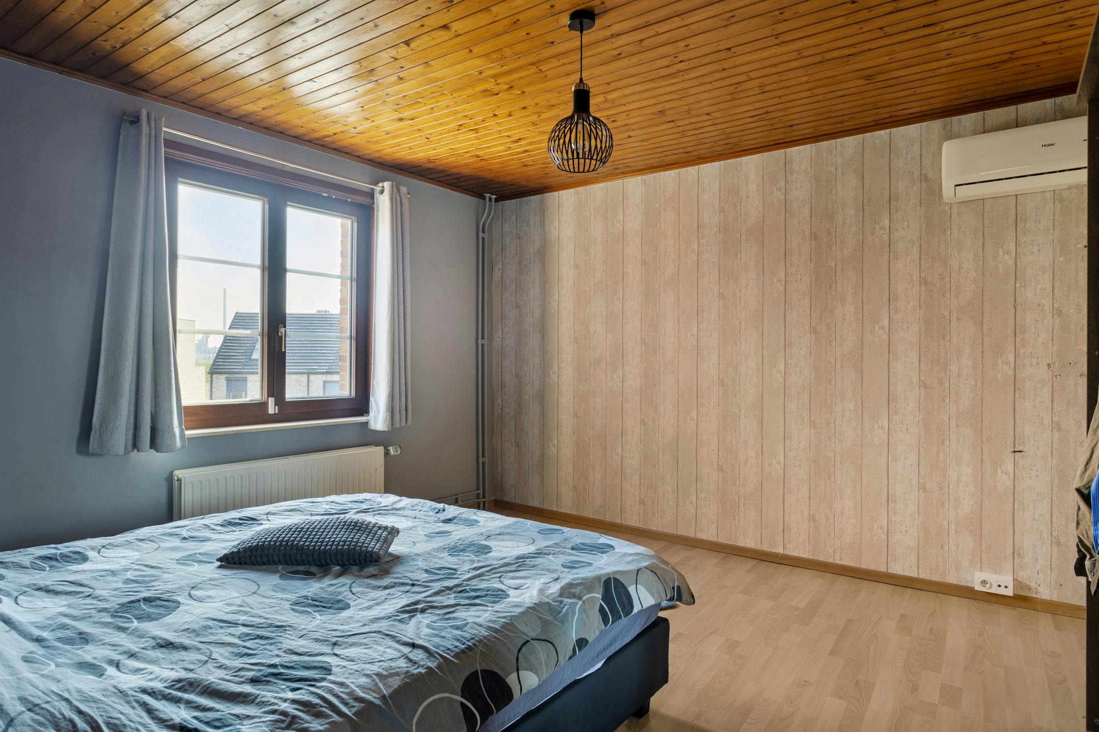 Op te frissen huis in het centrum van Kruibeke met garage foto 30
