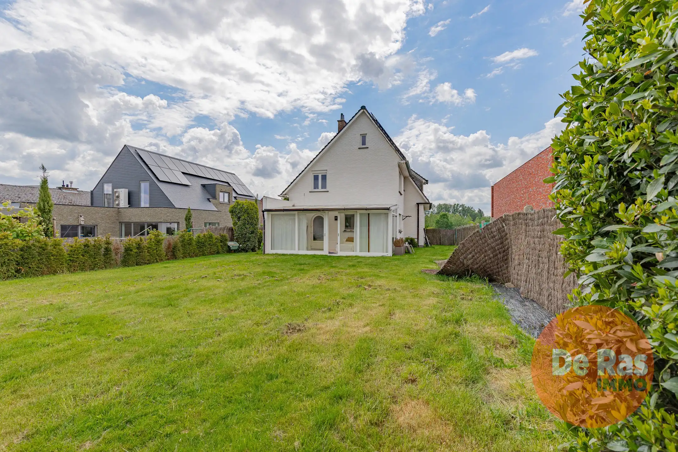 HERZELE- Gerenoveerde villa in een groen kader nabij centrum foto 20