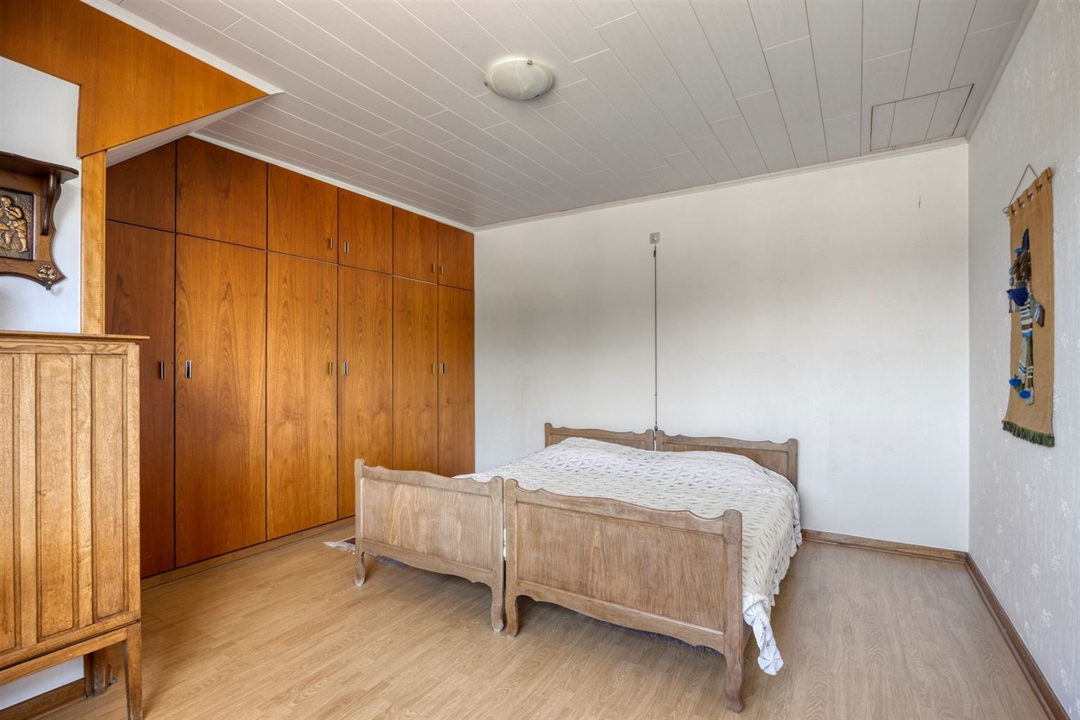 Vrijstaande woning met 4 slaapkamers, ruime tuin en garage op een riant perceel van 9a99ca, rustig gelegen nabij het centrum van Maaseik.  foto 22
