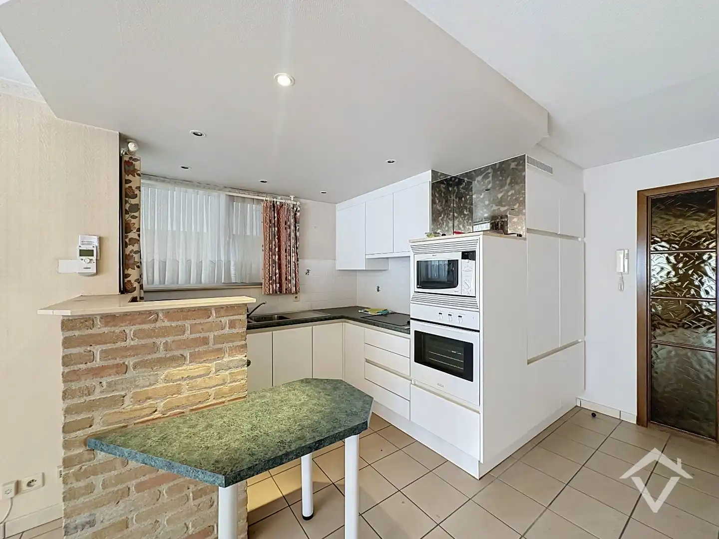 Ruim gelijkvloers appartement met garage op wandelafstand van het centrum van Torhout foto 3