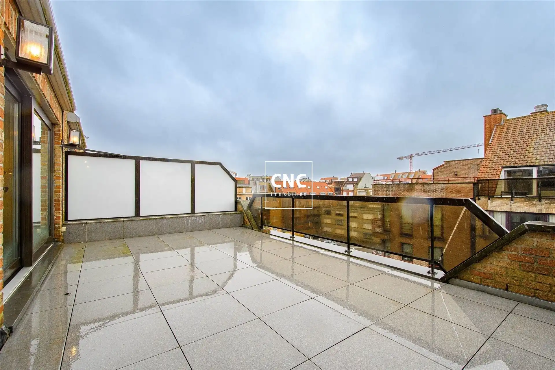 Gerenoveerde penthouse met grote terrassen nabij de zeedijk foto 7