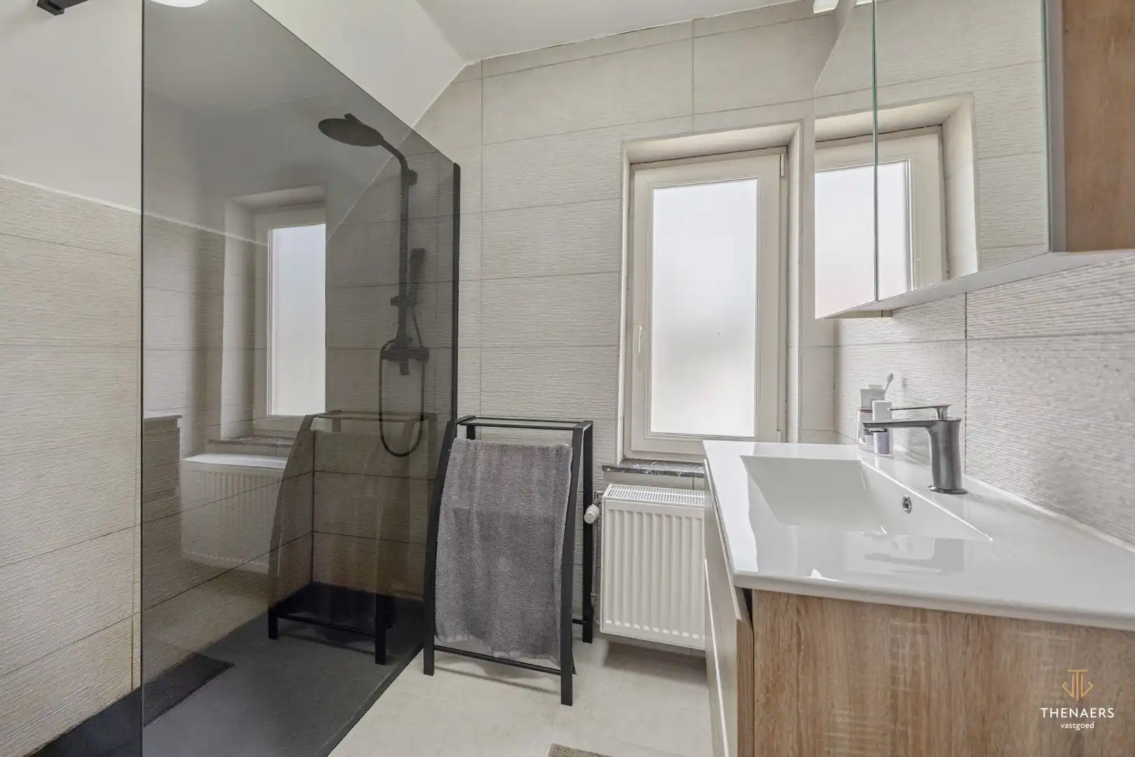 Gezinswoning met drie slaapkamers, garage en aangename buitenruimtes in het landelijke Opheers. foto 20