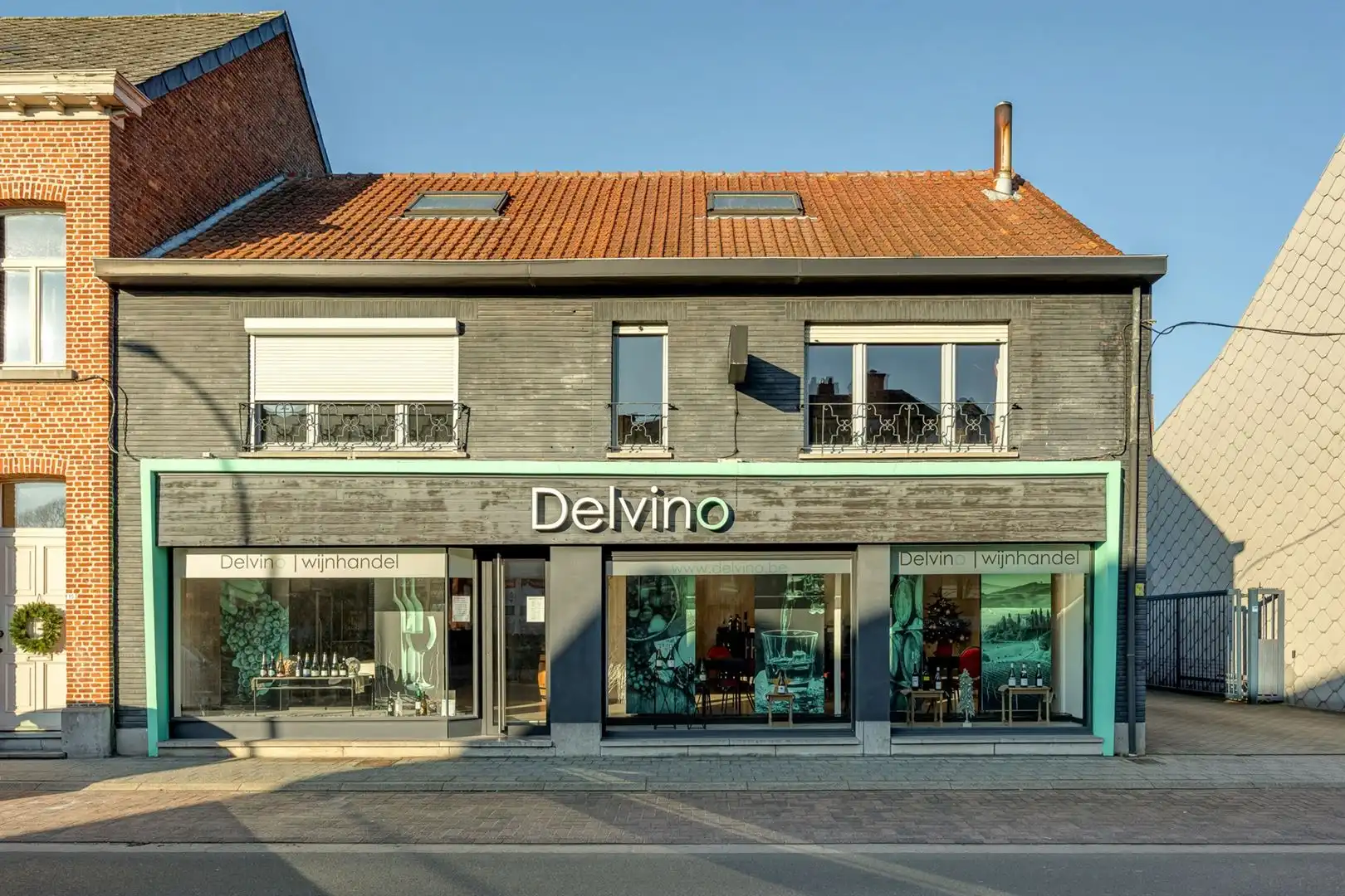 Handelspand met appartement, magazijn én hangar foto {{pictureIndex}}