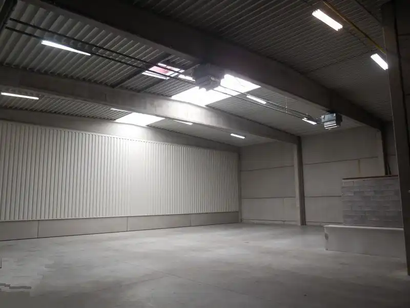 Magazijn met kantoren te huur langsheen A12  te Schelle foto 3