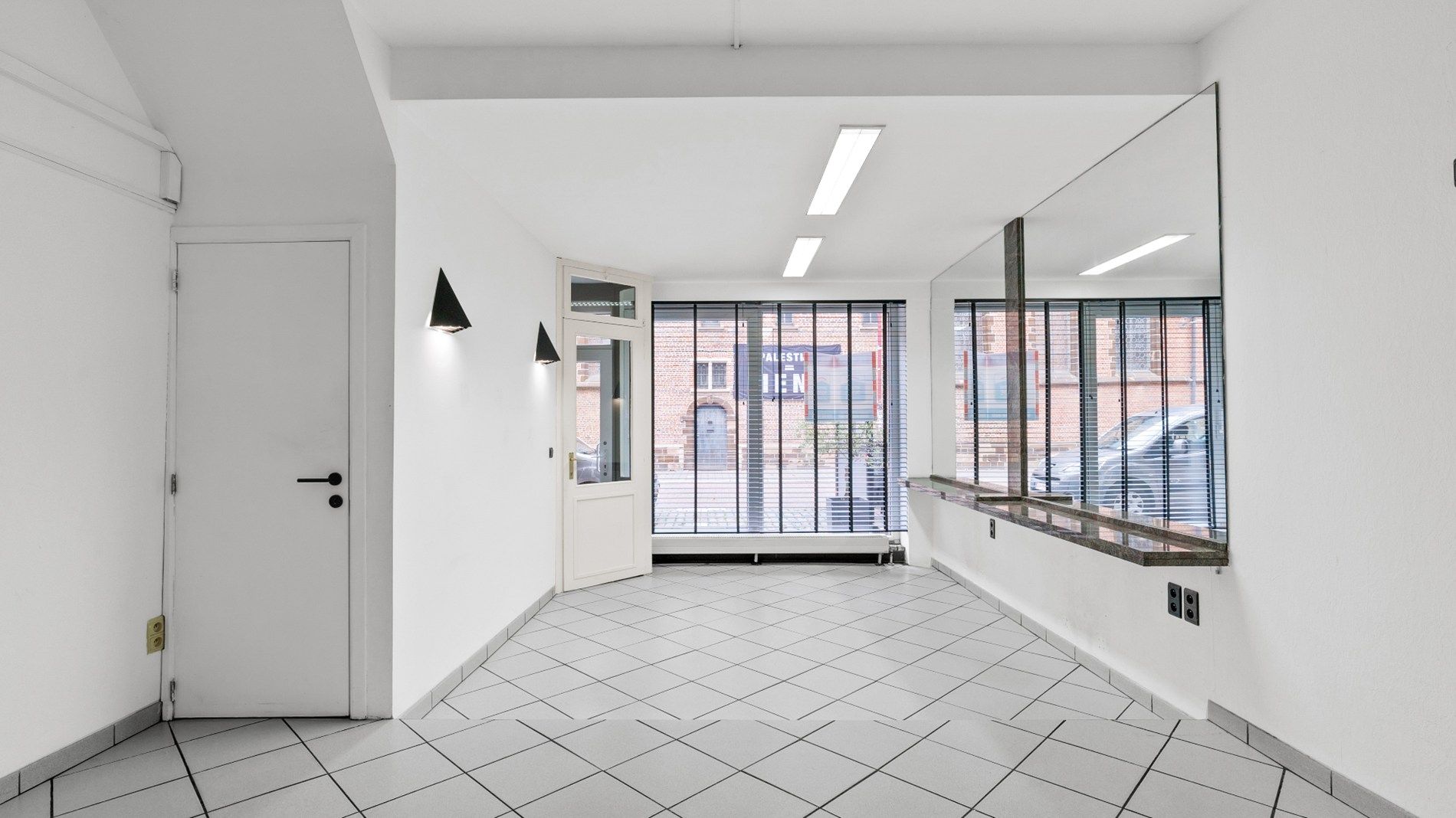AARSCHOT - Centraal gelegen handelspand met woonst op commerciële locatie foto 2
