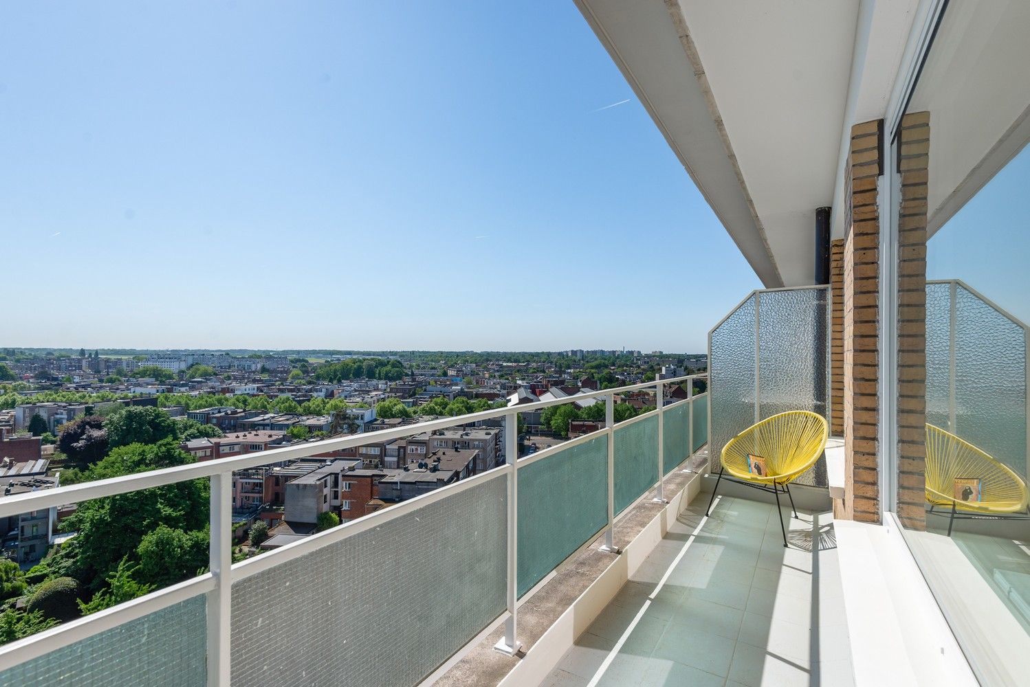 Volledig gerenoveerd appartement met fantastisch uitzicht te Berchem foto 13